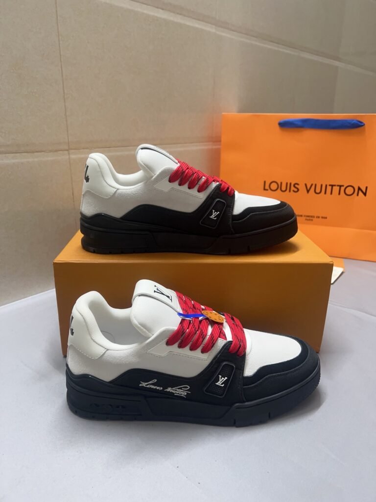 Aurora Custom L v trainer High-end boutique