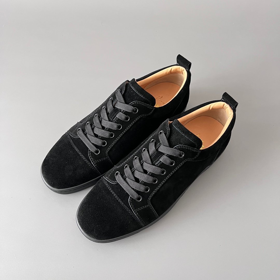 Aurora Custom Christian Louboutin Louis Junior Spikes low-top sneakers in black.Top-tier cutting-edge batch of high-quality goods