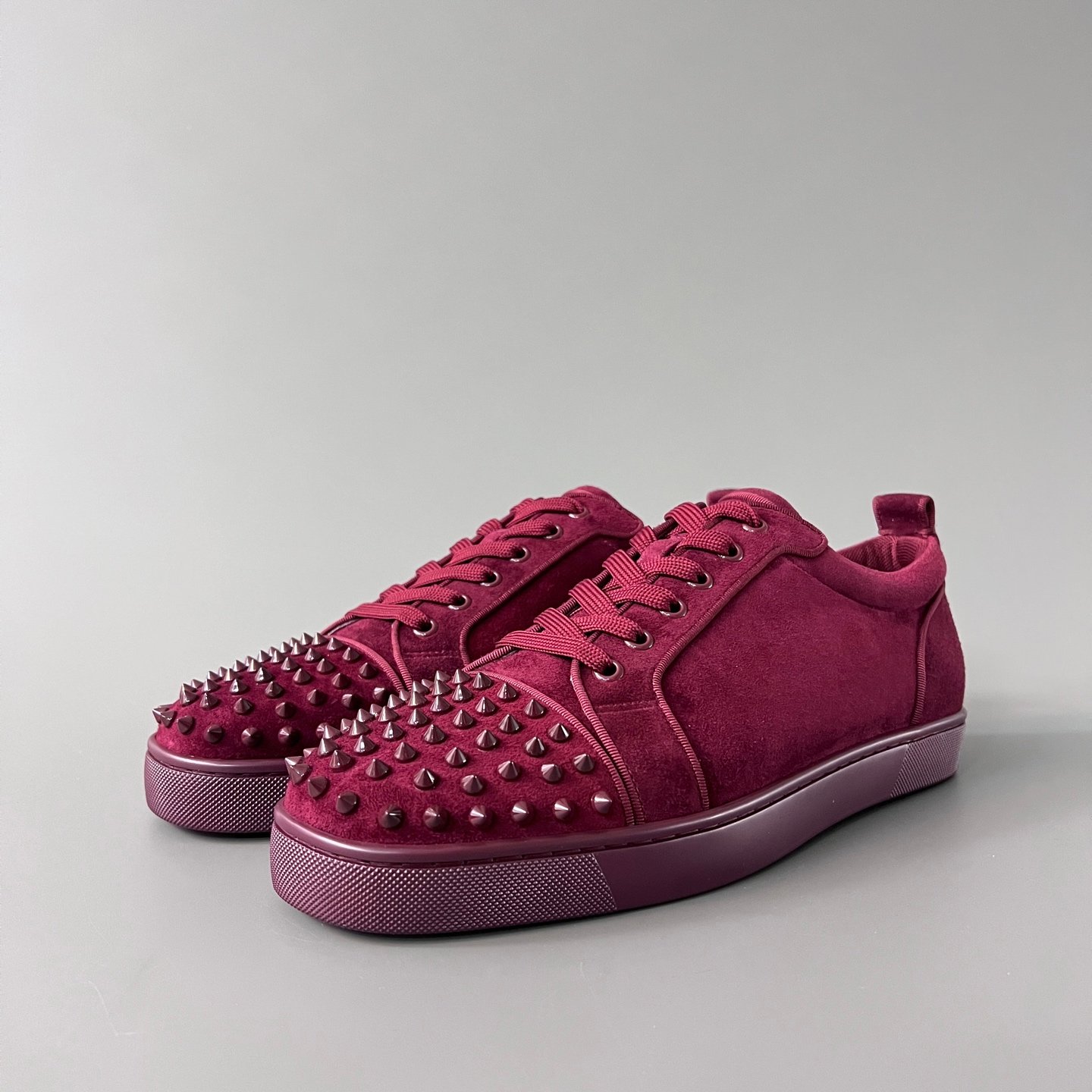 Aurora Custom Christian Louboutin Louis Junior Spikes studded low-top sneakers in burgundy Top-tier cutting-edge batch of high-quality goods - Image 2