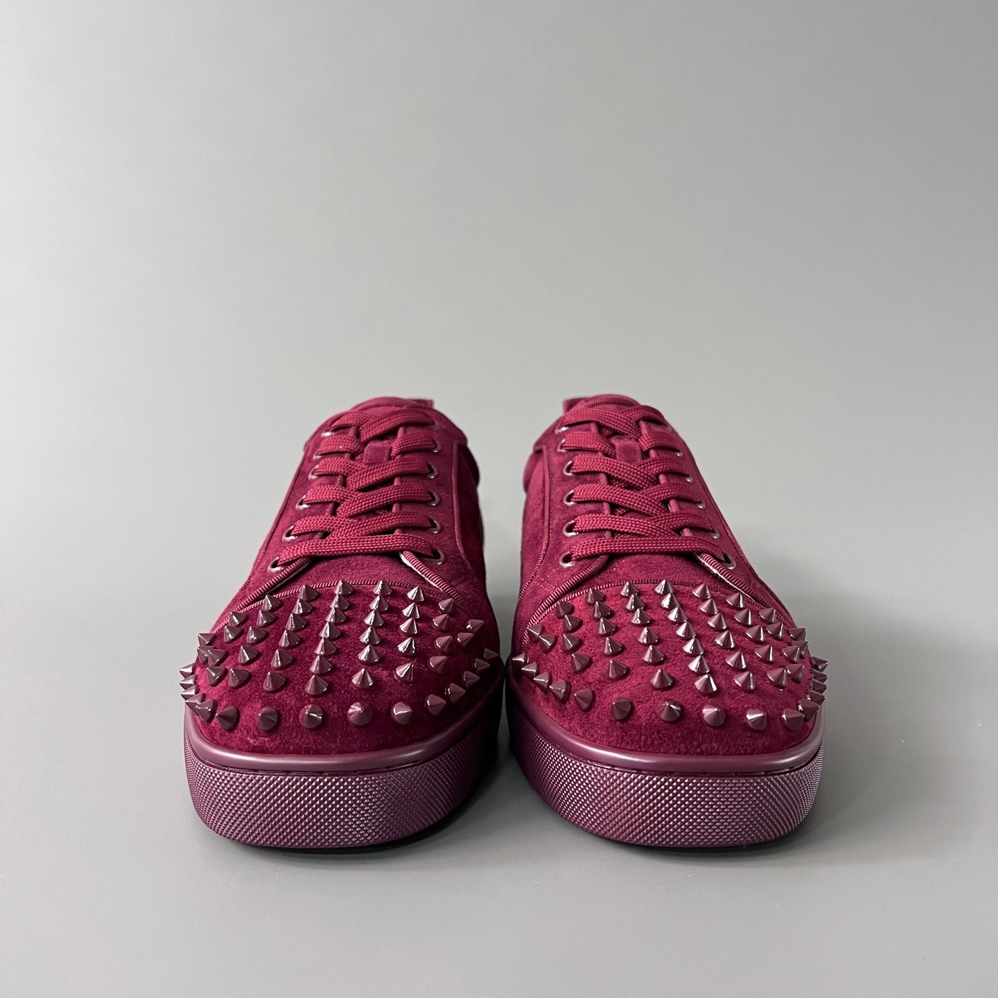 Aurora Custom Christian Louboutin Louis Junior Spikes studded low-top sneakers in burgundy Top-tier cutting-edge batch of high-quality goods - Image 3