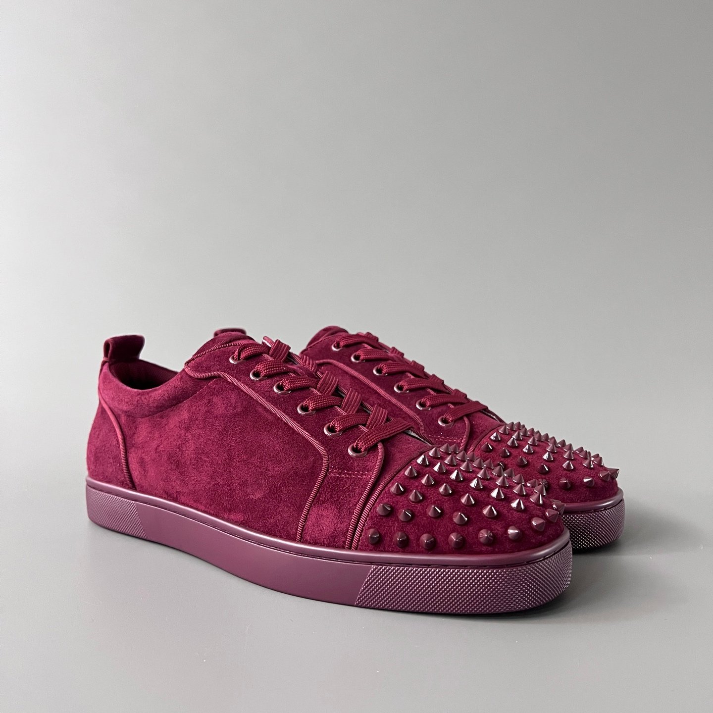Aurora Custom Christian Louboutin Louis Junior Spikes studded low-top sneakers in burgundy Top-tier cutting-edge batch of high-quality goods - Image 4