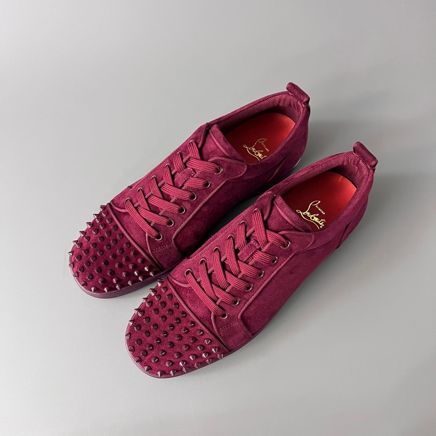 Aurora Custom Christian Louboutin Louis Junior Spikes studded low-top sneakers in burgundy Top-tier cutting-edge batch of high-quality goods