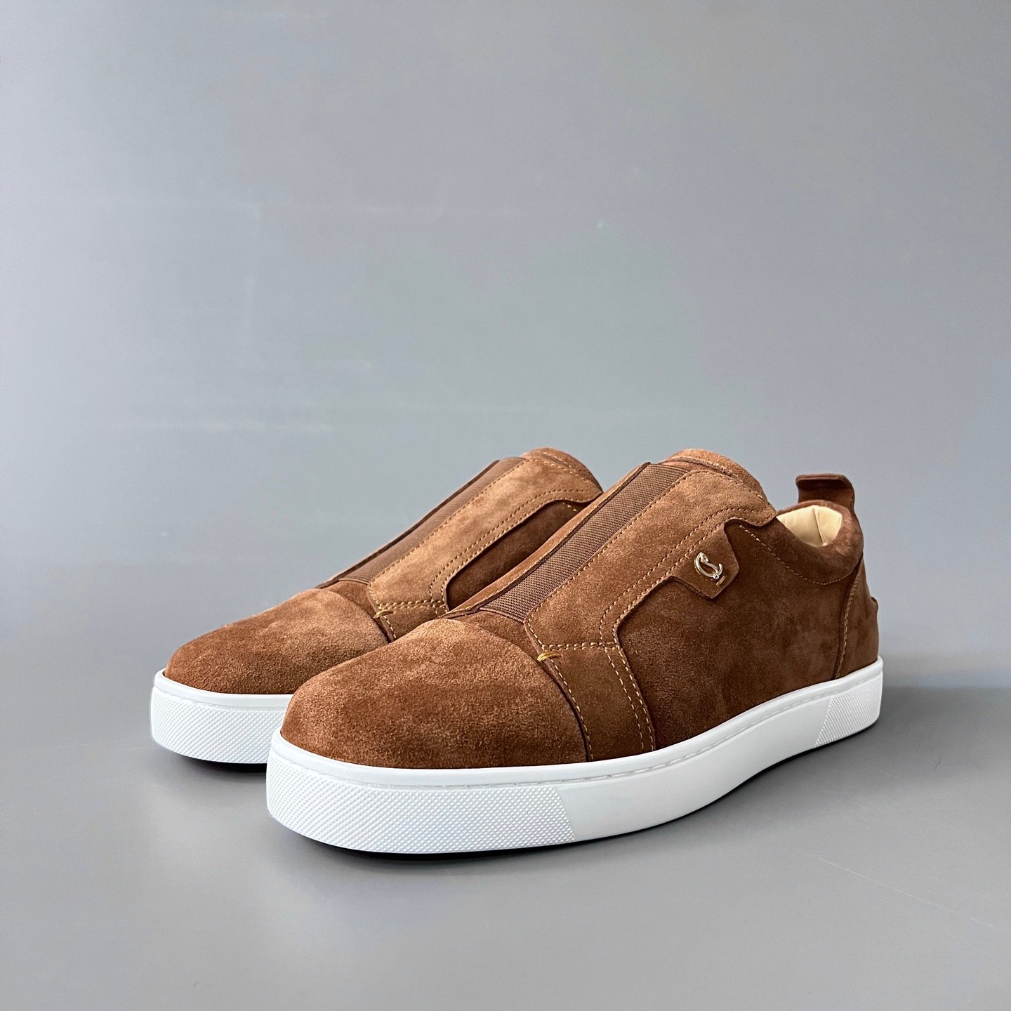 Aurora Custom Christian Louboutin Louis Junior Spikes low-top sneakers in brown Top-tier cutting-edge batch of high-quality goods