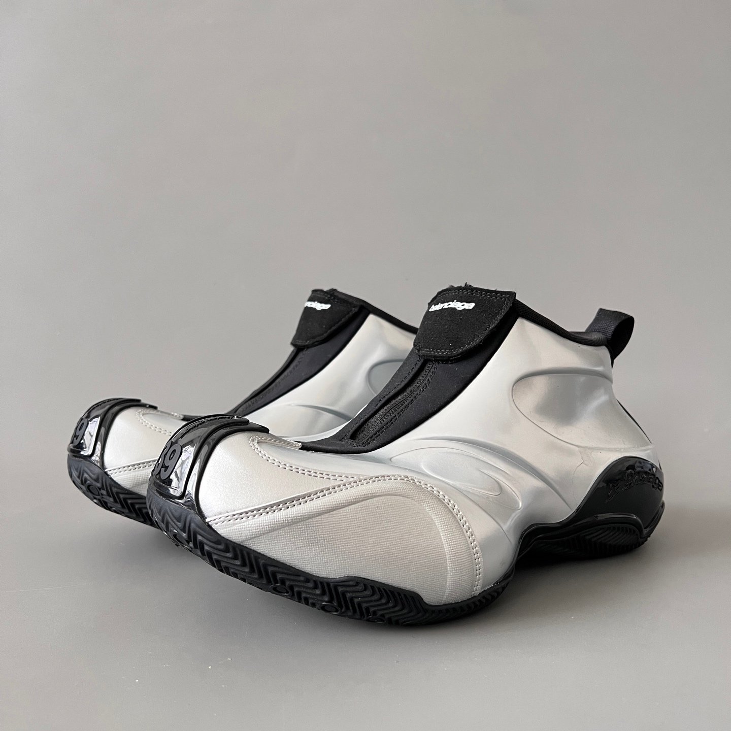 AuroraCustom Balenciaga Basketball Series Metallic Chrome Silver Avant-Garde Luxury Zippered Mid-Top Sneaker (Men's Edition)