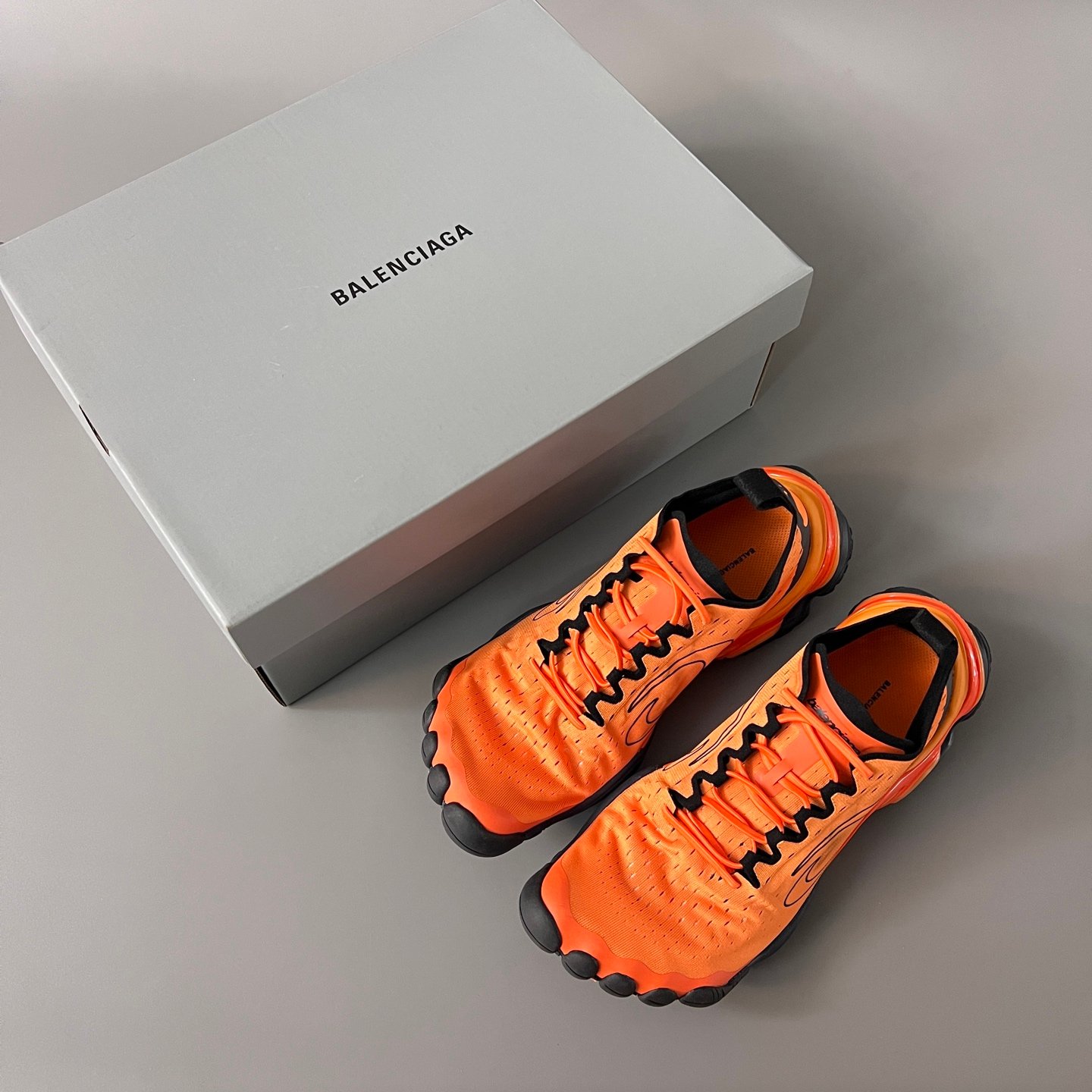 AuroraCustom Balenciaga 25SS Reptile Series Five-Toe Tech-Mesh Kinetic Sneakers (High-Vis Orange Edition) - Image 9
