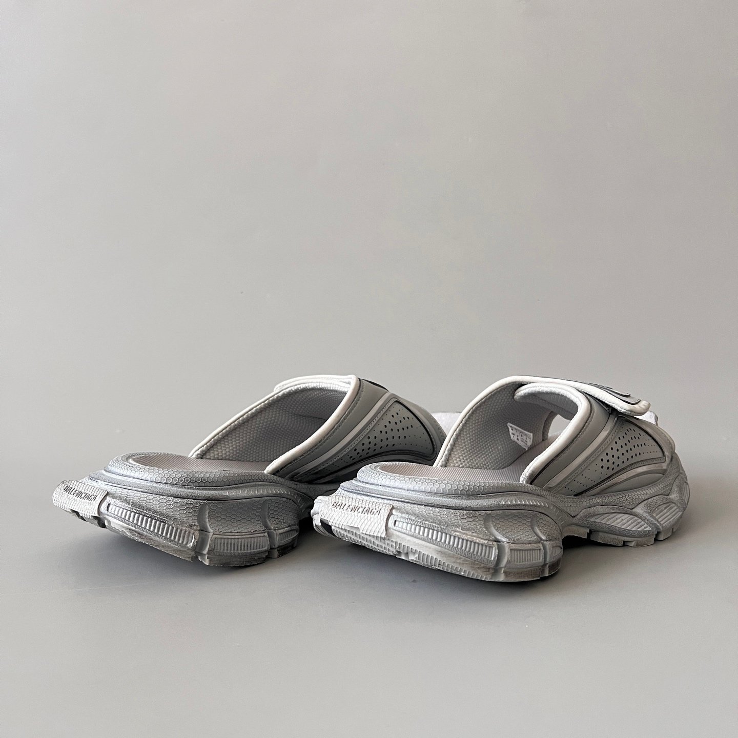 AuroraCustom Balenciaga 3XL Series Vintage Distressed Grey Tech-Weave Slide Sandals (Men's Edition) - Image 4