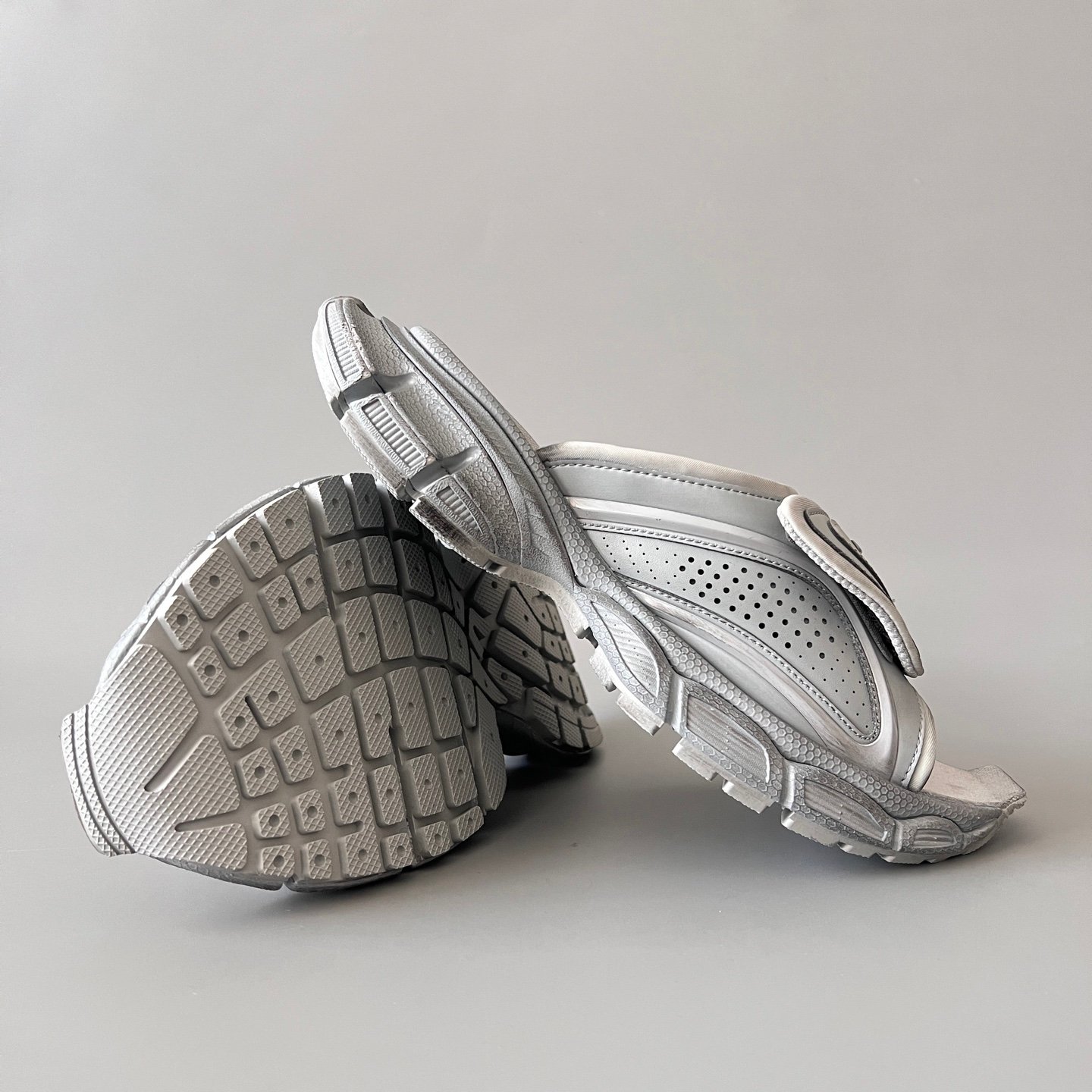 AuroraCustom Balenciaga 3XL Series Vintage Distressed Grey Tech-Weave Slide Sandals (Men's Edition) - Image 7