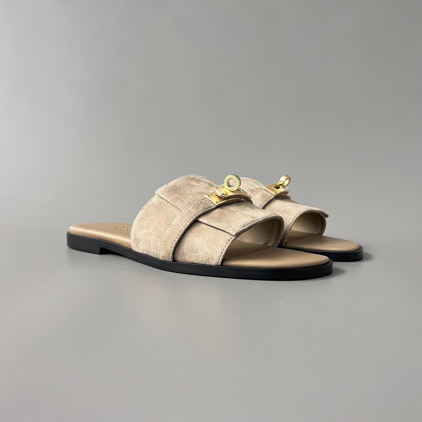 AuroraCustom Hermès Giulia Series Velvet Suede Flat Sandals (Desert Sand Beige & Permabrass Gold Hardware Edition) - Image 3
