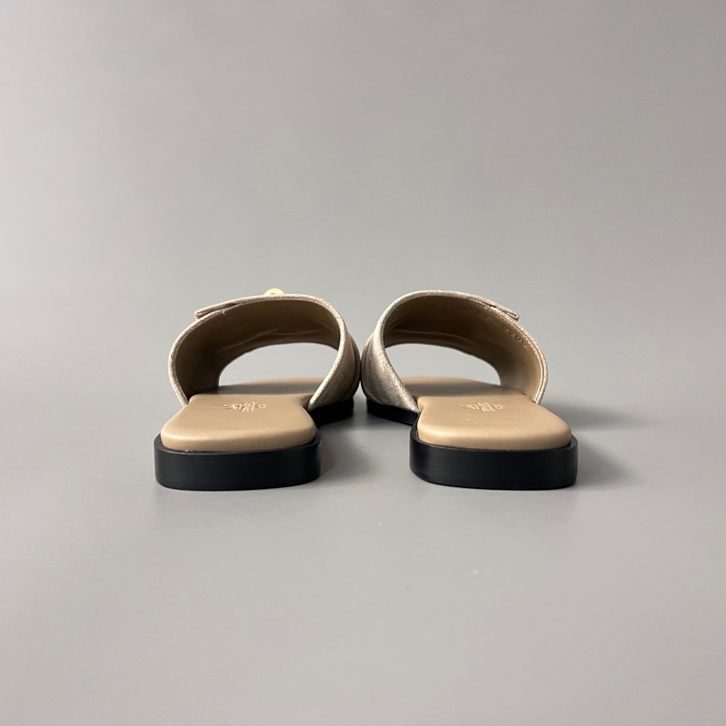 AuroraCustom Hermès Giulia Series Velvet Suede Flat Sandals (Desert Sand Beige & Permabrass Gold Hardware Edition) - Image 5