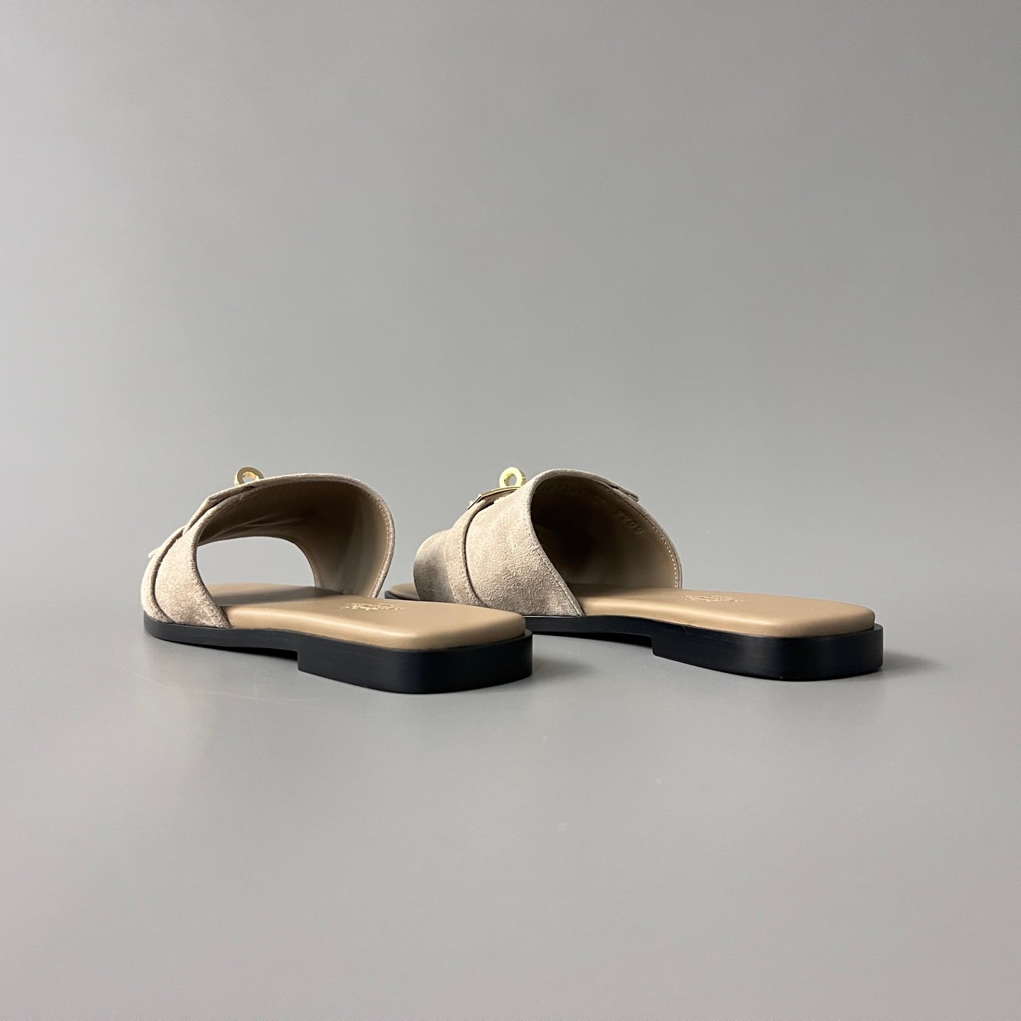 AuroraCustom Hermès Giulia Series Velvet Suede Flat Sandals (Desert Sand Beige & Permabrass Gold Hardware Edition) - Image 6