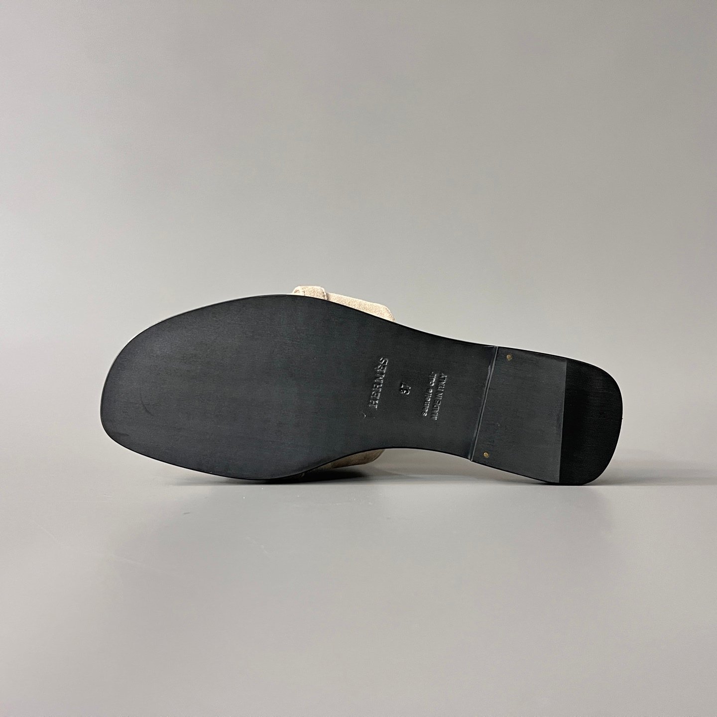 AuroraCustom Hermès Giulia Series Velvet Suede Flat Sandals (Desert Sand Beige & Permabrass Gold Hardware Edition) - Image 7