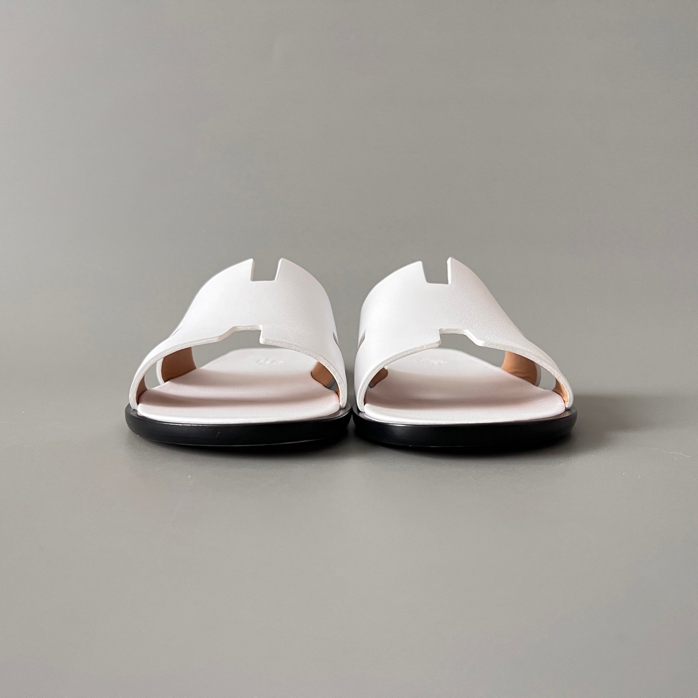 AuroraCustom Hermès Izmir Series Smooth Leather Flat Sandals (Pristine Optic White, Tonal White Footbed & Edge-Blackened Leather Sole Edition) - Image 2