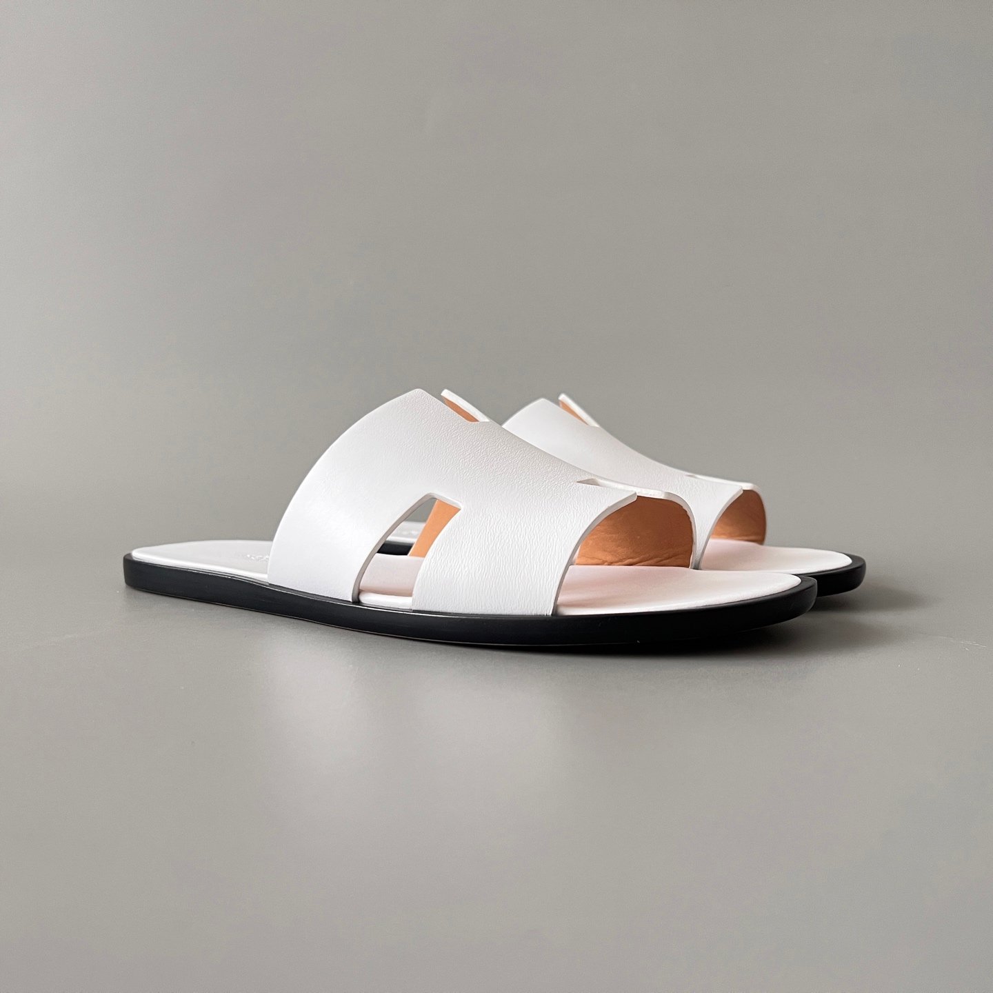 AuroraCustom Hermès Izmir Series Smooth Leather Flat Sandals (Pristine Optic White, Tonal White Footbed & Edge-Blackened Leather Sole Edition) - Image 3