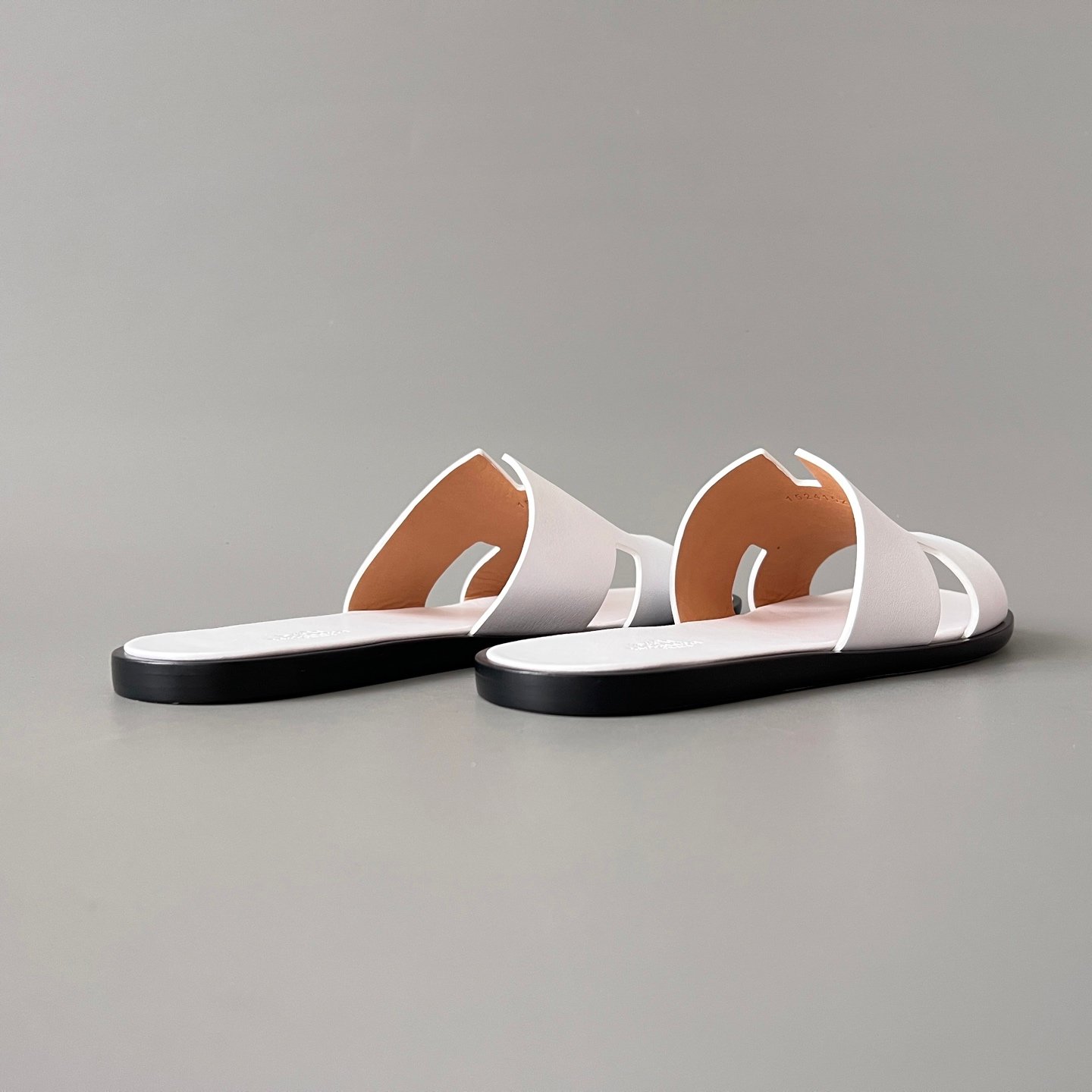 AuroraCustom Hermès Izmir Series Smooth Leather Flat Sandals (Pristine Optic White, Tonal White Footbed & Edge-Blackened Leather Sole Edition) - Image 4