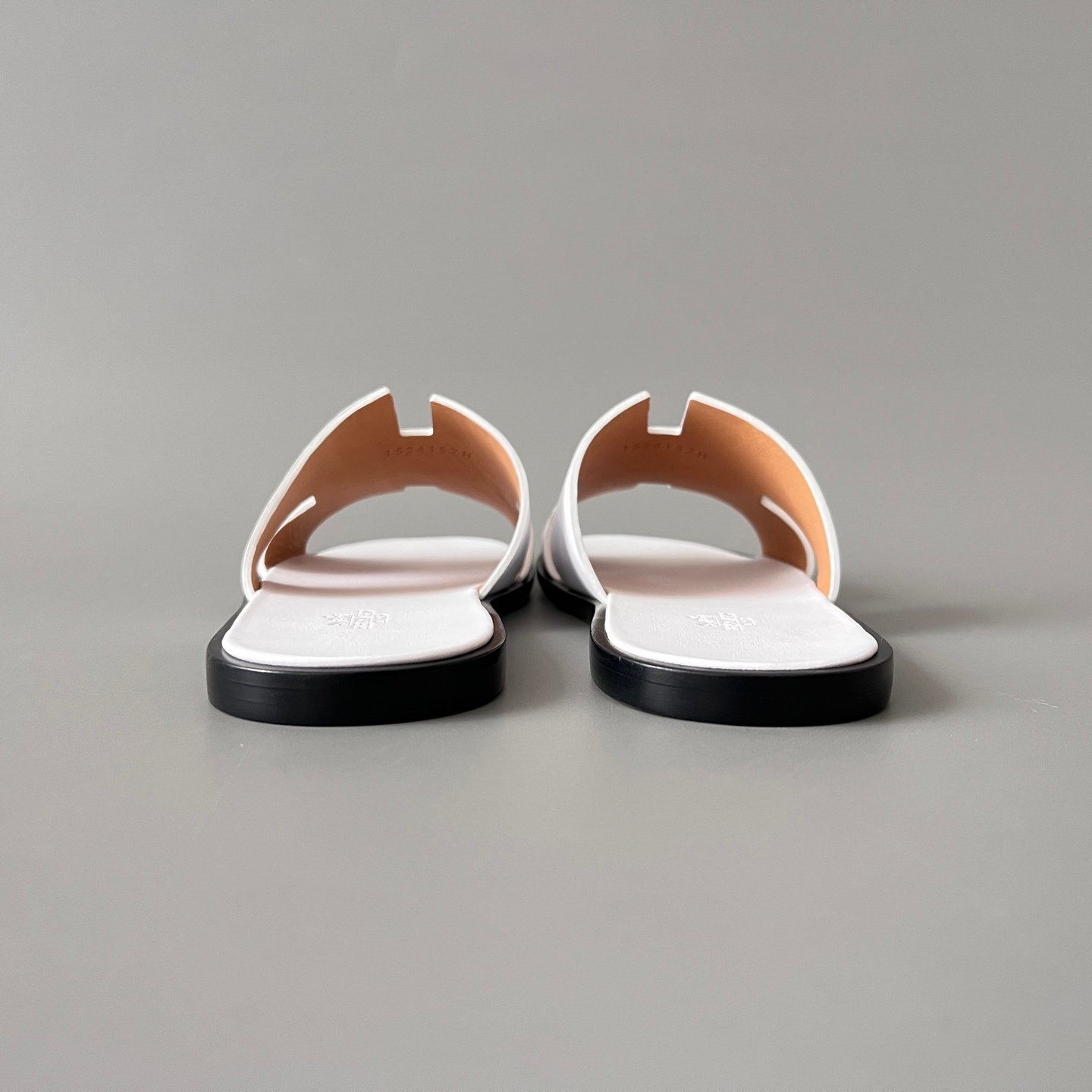 AuroraCustom Hermès Izmir Series Smooth Leather Flat Sandals (Pristine Optic White, Tonal White Footbed & Edge-Blackened Leather Sole Edition) - Image 5