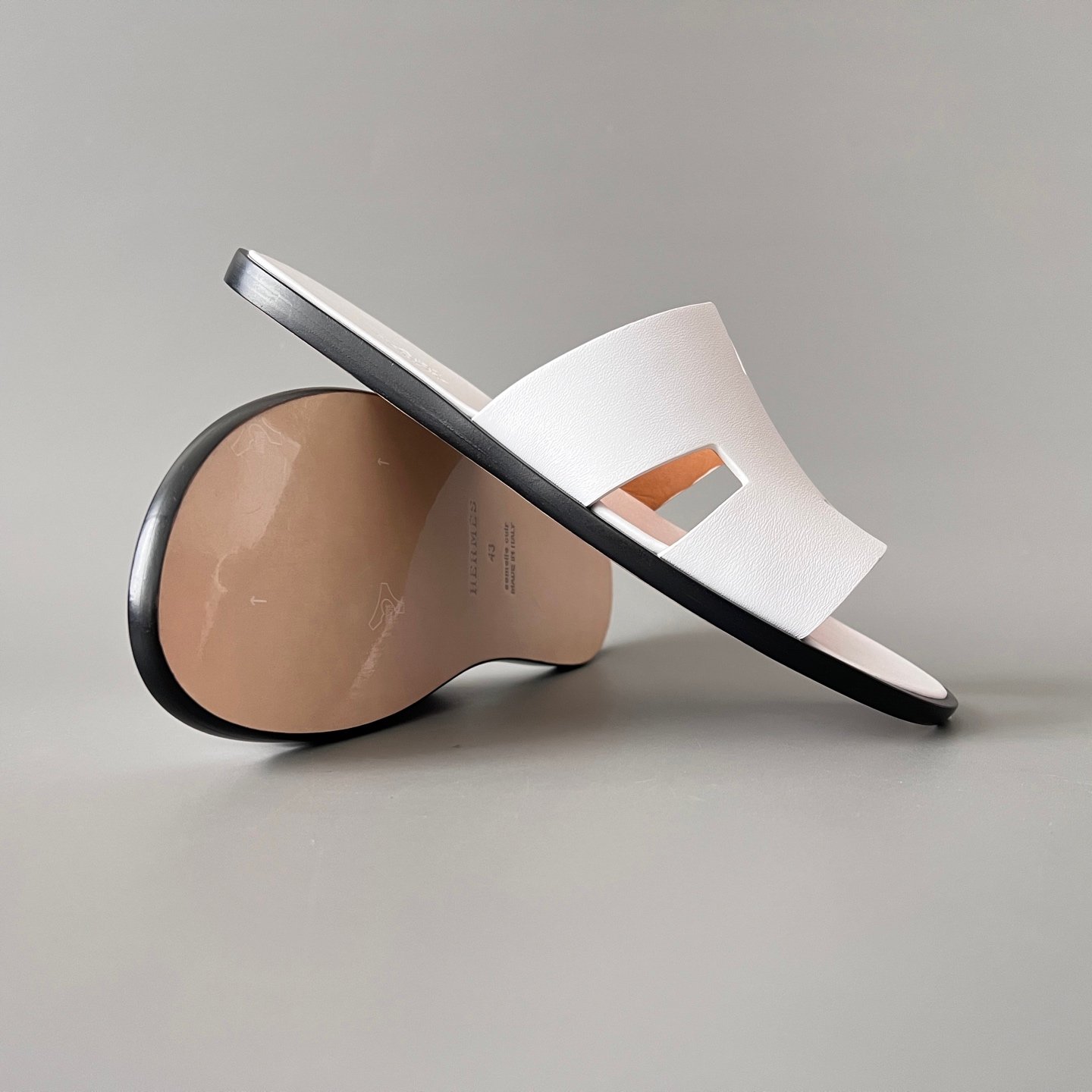 AuroraCustom Hermès Izmir Series Smooth Leather Flat Sandals (Pristine Optic White, Tonal White Footbed & Edge-Blackened Leather Sole Edition) - Image 7