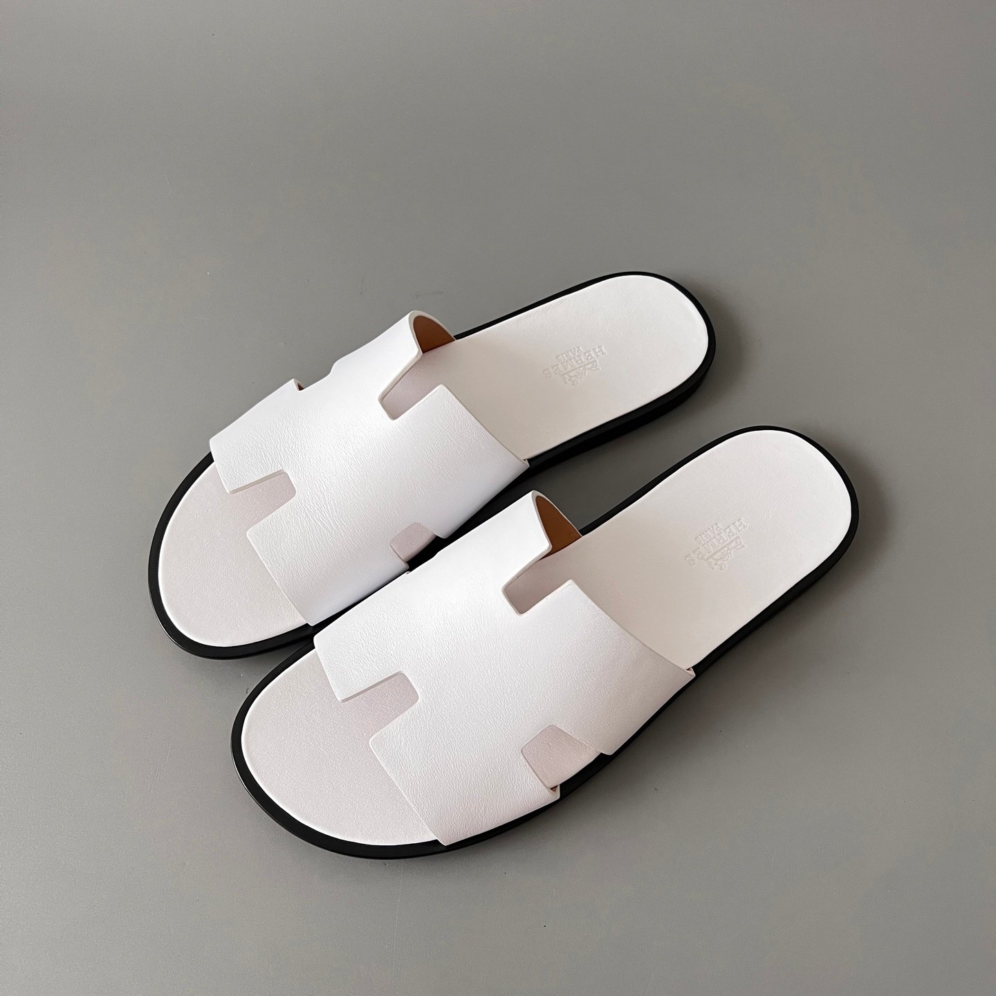 AuroraCustom Hermès Izmir Series Smooth Leather Flat Sandals (Pristine Optic White, Tonal White Footbed & Edge-Blackened Leather Sole Edition) - Image 8