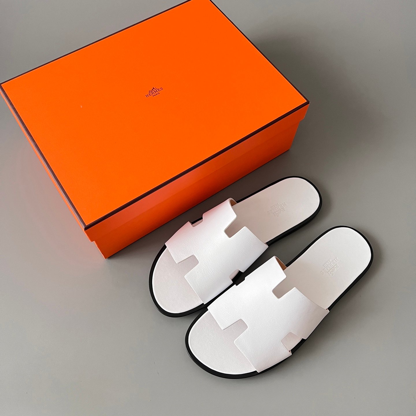 AuroraCustom Hermès Izmir Series Smooth Leather Flat Sandals (Pristine Optic White, Tonal White Footbed & Edge-Blackened Leather Sole Edition) - Image 9