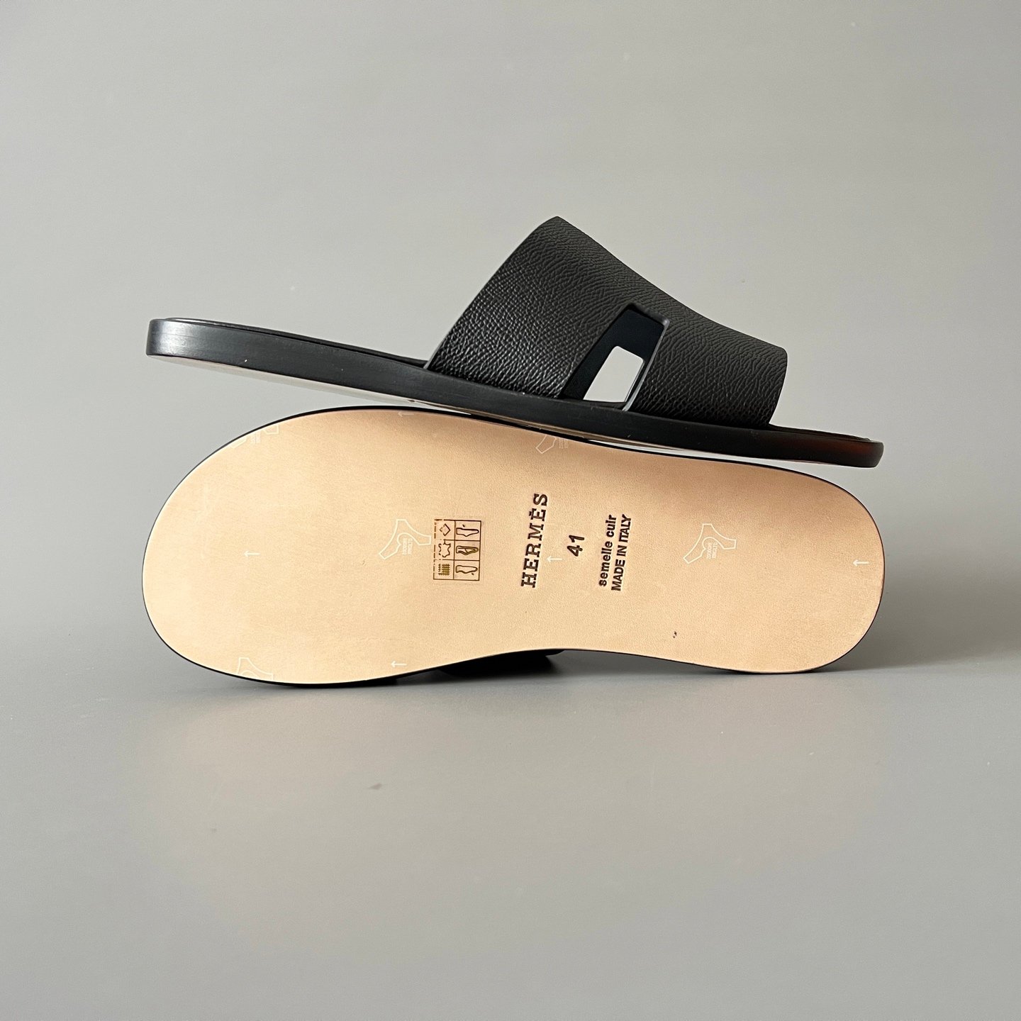 AuroraCustom Hermès Izmir Series Grained Epsom Leather Flat Sandals (Triple Stealth Black Edition) - Image 6