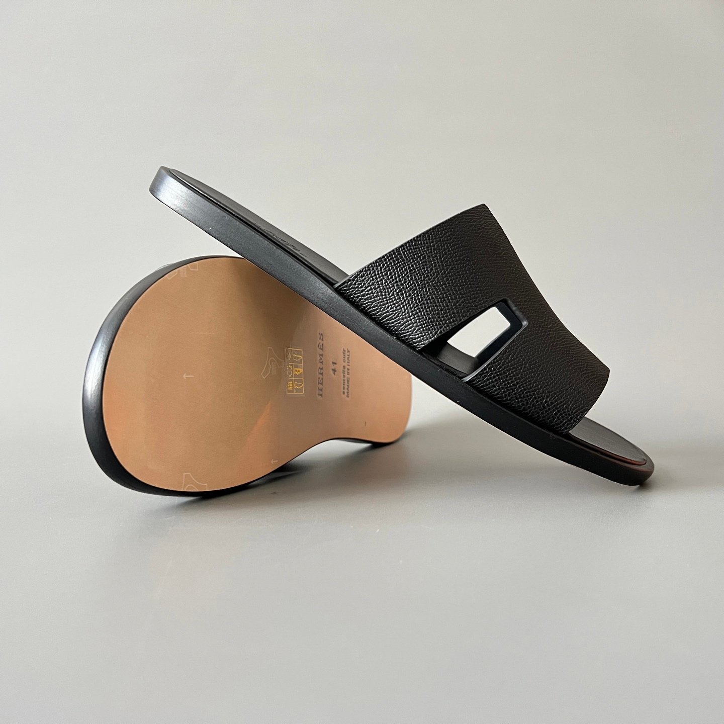 AuroraCustom Hermès Izmir Series Grained Epsom Leather Flat Sandals (Triple Stealth Black Edition) - Image 7