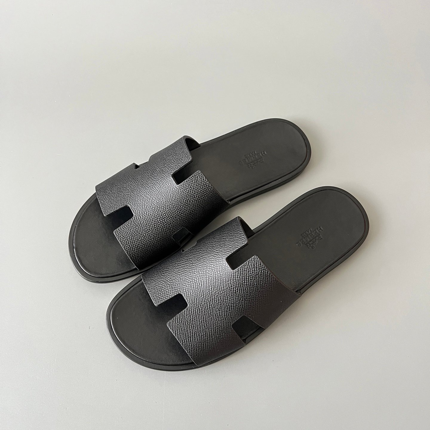 AuroraCustom Hermès Izmir Series Grained Epsom Leather Flat Sandals (Triple Stealth Black Edition) - Image 8
