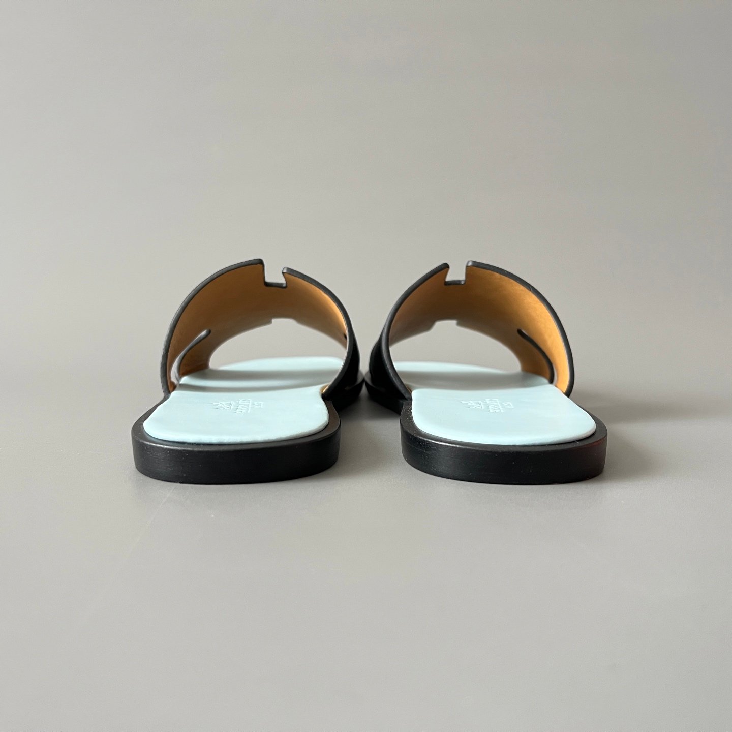 AuroraCustom Hermès Izmir Series Grained Epsom Leather Flat Sandals (Stealth Black, Sky Ice Blue Footbed & Edge-Blackened Leather Sole Edition) - Image 5
