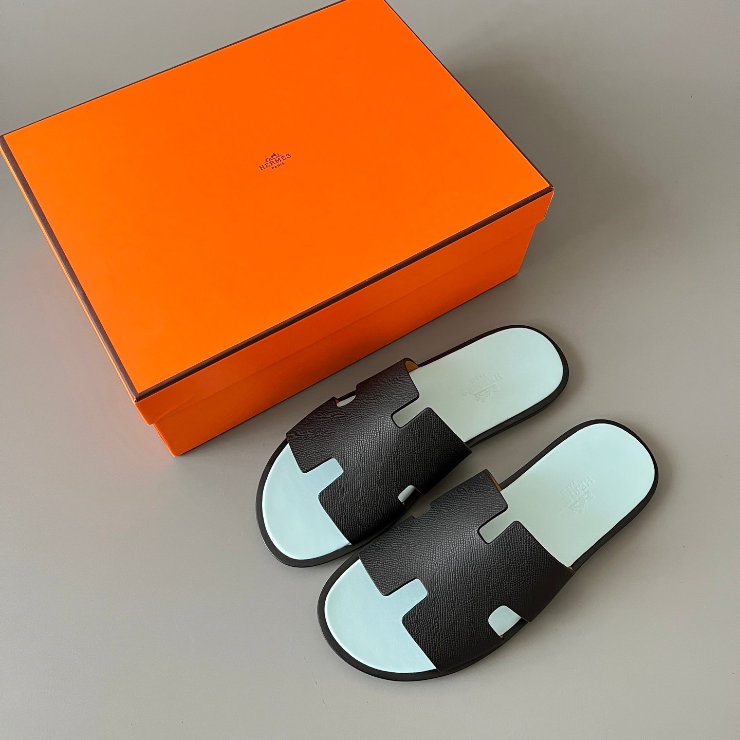 AuroraCustom Hermès Izmir Series Grained Epsom Leather Flat Sandals (Stealth Black, Sky Ice Blue Footbed & Edge-Blackened Leather Sole Edition) - Image 9