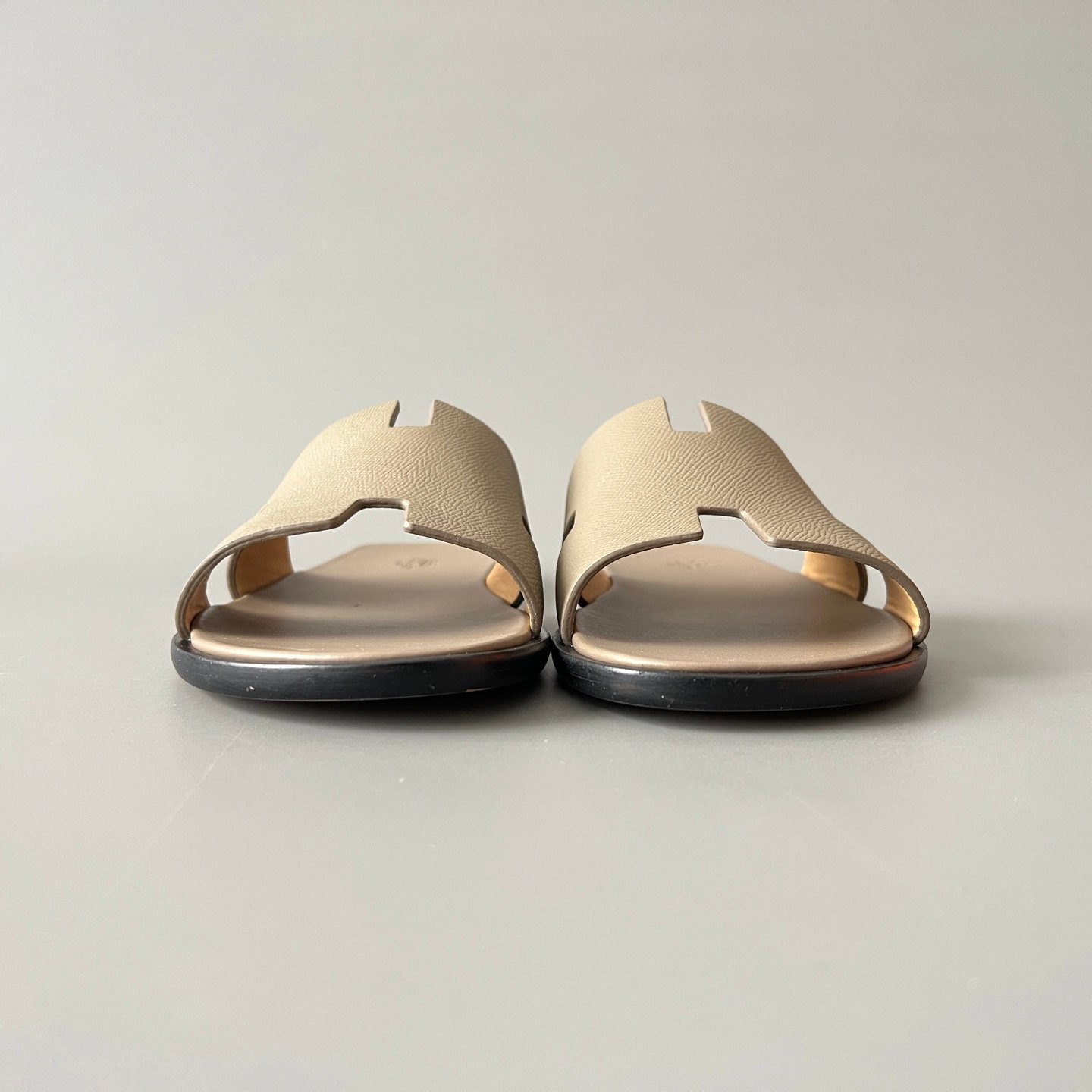 AuroraCustom Hermès Izmir Series Grained Epsom Leather Flat Sandals (Desert Sand Beige, Tonal Sand Footbed & Classic Leather Sole Edition) - Image 2