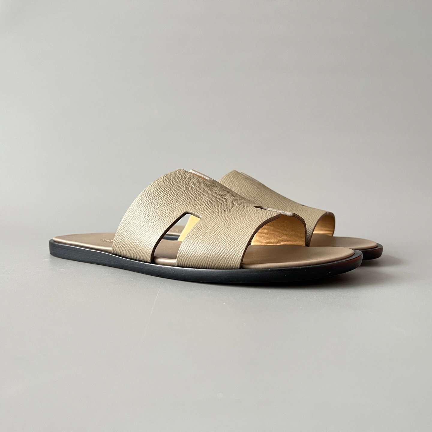 AuroraCustom Hermès Izmir Series Grained Epsom Leather Flat Sandals (Desert Sand Beige, Tonal Sand Footbed & Classic Leather Sole Edition) - Image 3