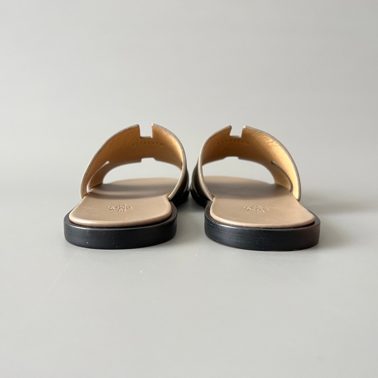 AuroraCustom Hermès Izmir Series Grained Epsom Leather Flat Sandals (Desert Sand Beige, Tonal Sand Footbed & Classic Leather Sole Edition) - Image 5