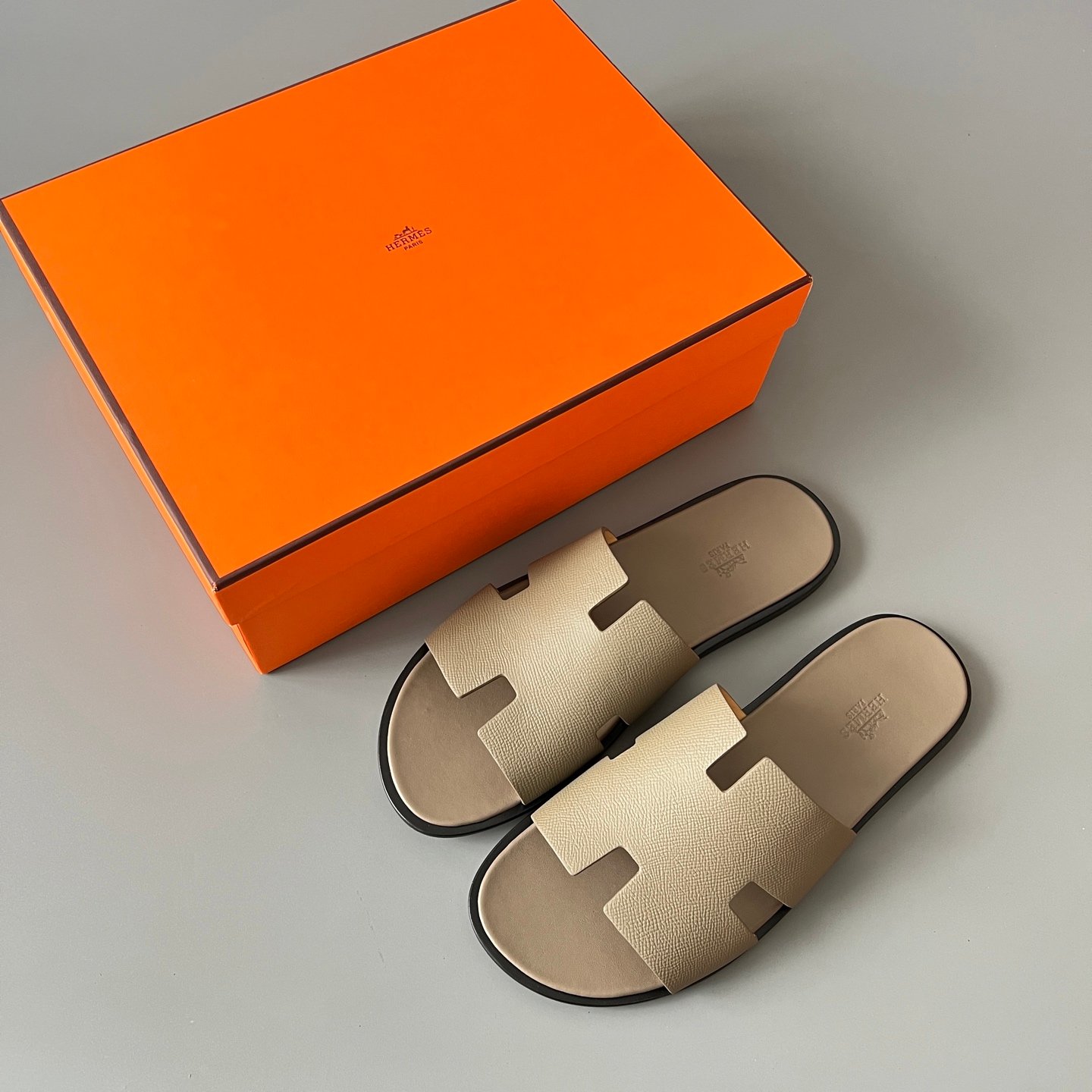 AuroraCustom Hermès Izmir Series Grained Epsom Leather Flat Sandals (Desert Sand Beige, Tonal Sand Footbed & Classic Leather Sole Edition) - Image 9