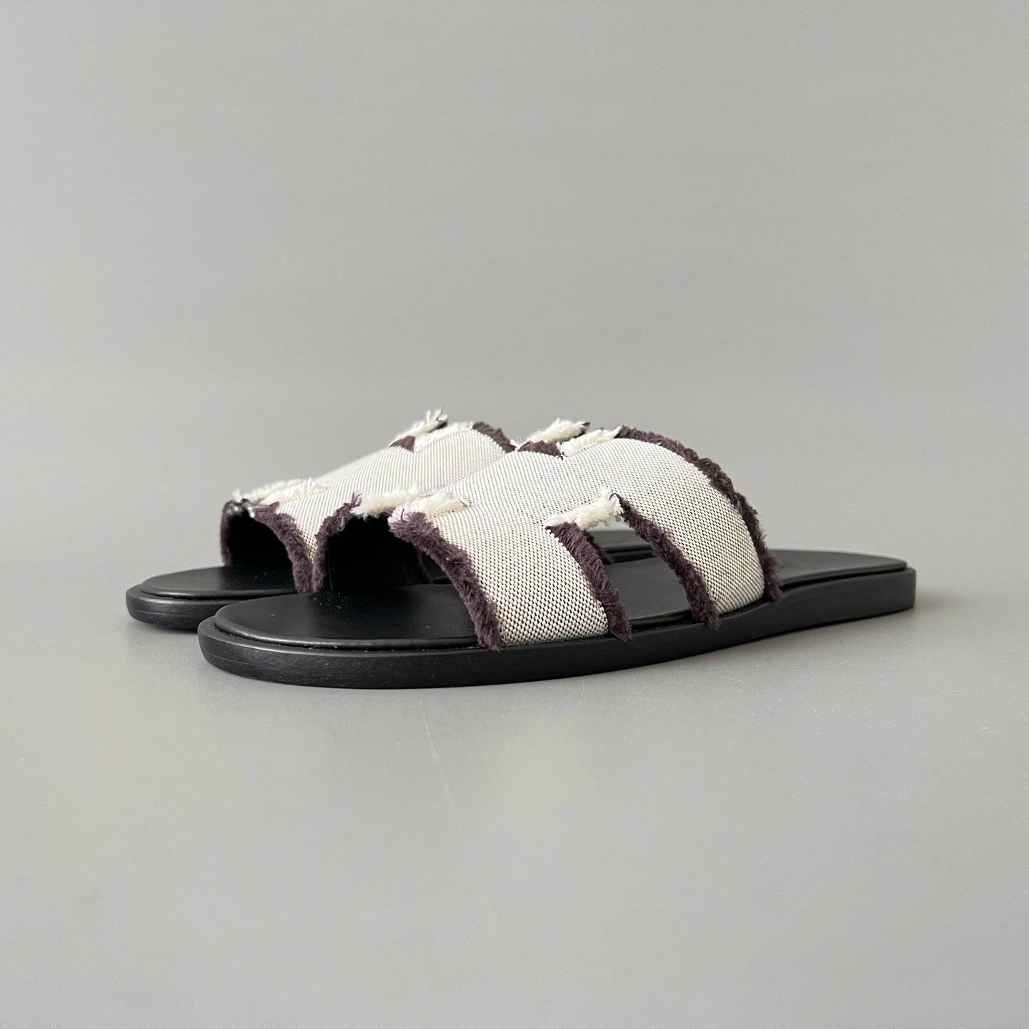 AuroraCustom Hermès Izmir Series Frayed Technical Canvas Flat Sandals (Ecru White, Espresso Black Trim & Stacked Leather Edition)