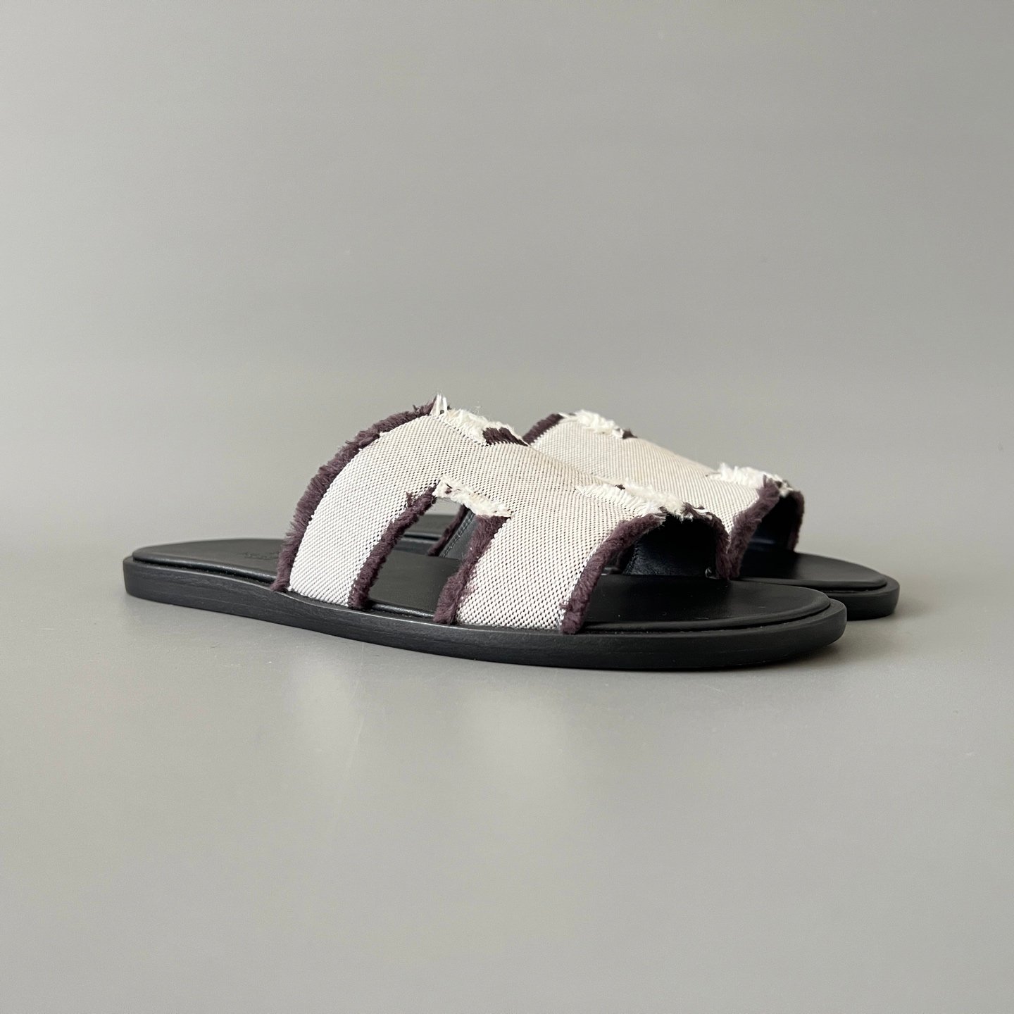 AuroraCustom Hermès Izmir Series Frayed Technical Canvas Flat Sandals (Ecru White, Espresso Black Trim & Stacked Leather Edition) - Image 3