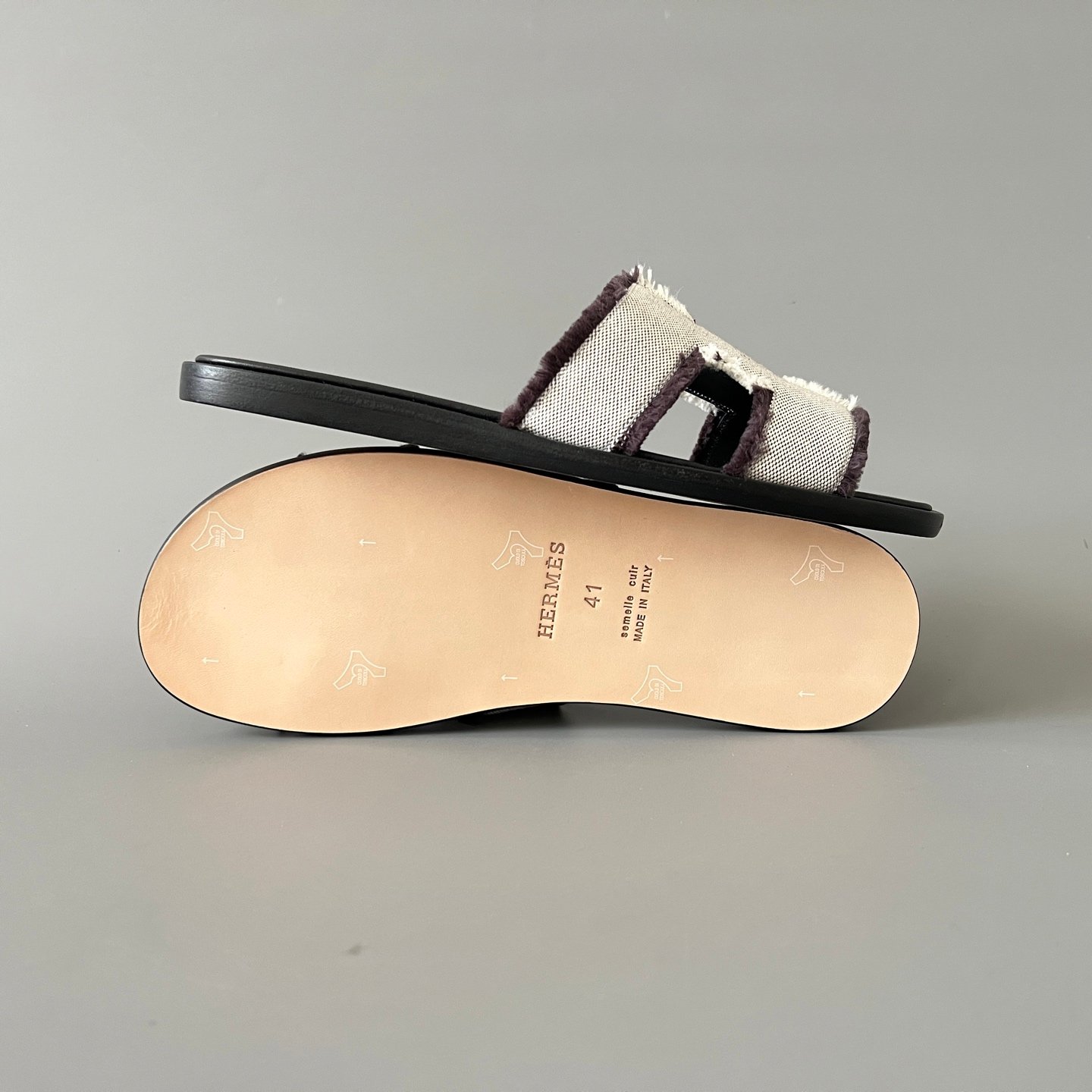 AuroraCustom Hermès Izmir Series Frayed Technical Canvas Flat Sandals (Ecru White, Espresso Black Trim & Stacked Leather Edition) - Image 6