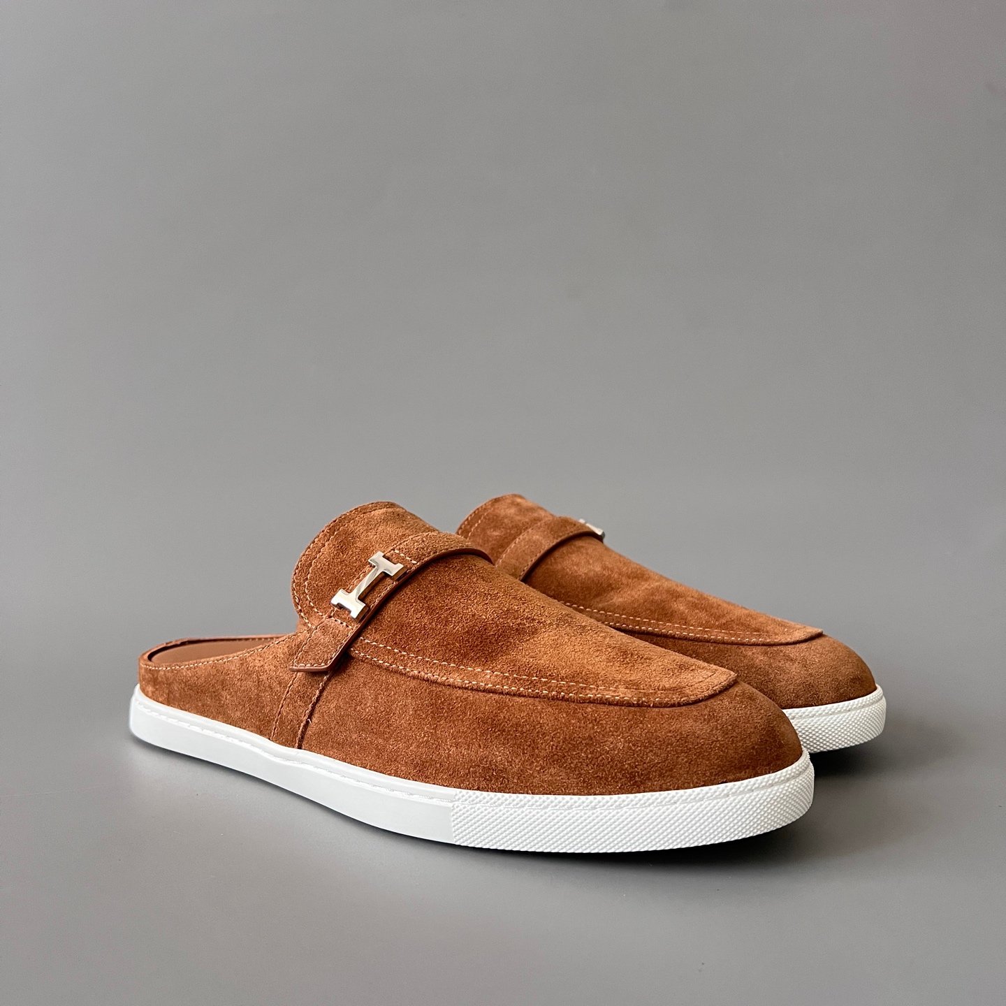 AuroraCustom Hermès Likely Series Suede Loafer Mules (Classic Chestnut Suede & Palladium Hardware Edition) - Image 3