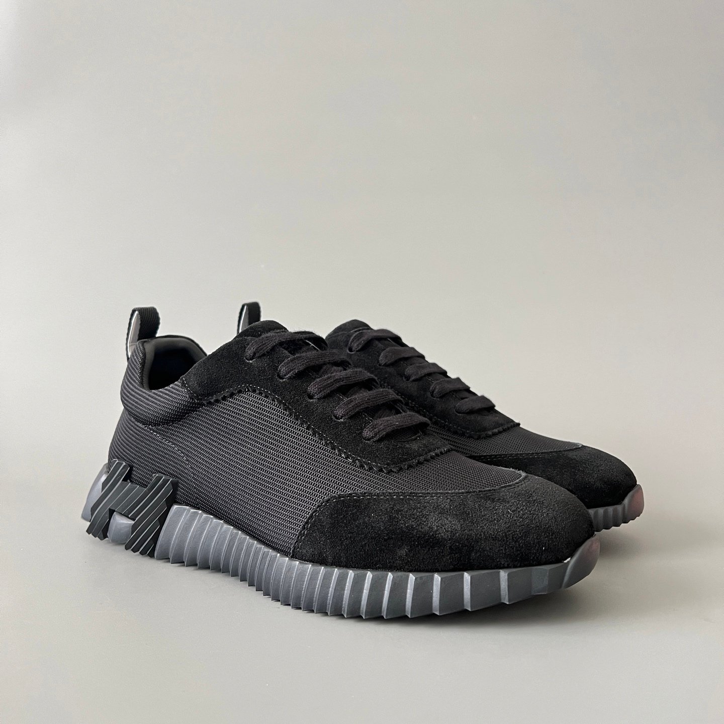 AuroraCustom Hermès Bouncing Series Leather & Technical Canvas Leisure Trainers (Triple Stealth Black & Charcoal Mesh Edition) - Image 3