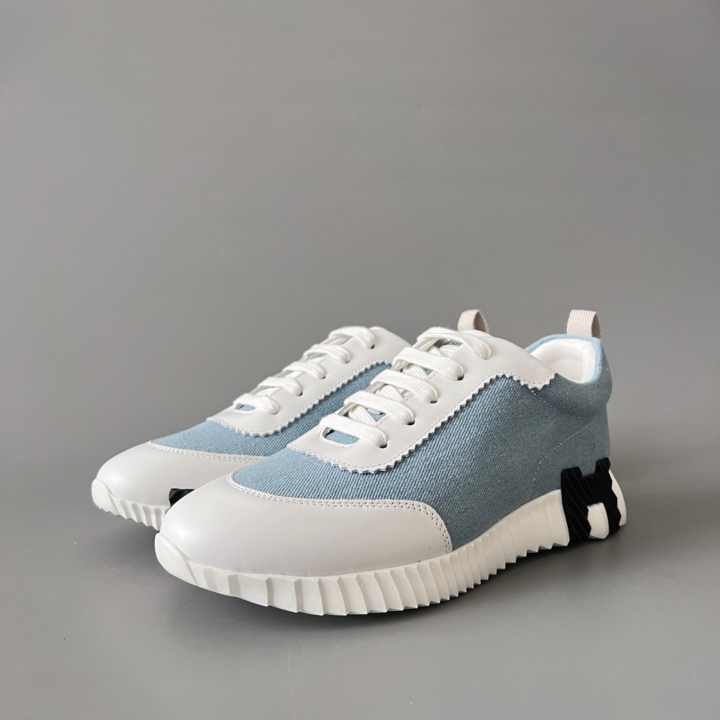 AuroraCustom Hermès Bouncing Series Leather & Technical Denim Leisure Trainers (Chambray Light Blue & Pristine White Edition)