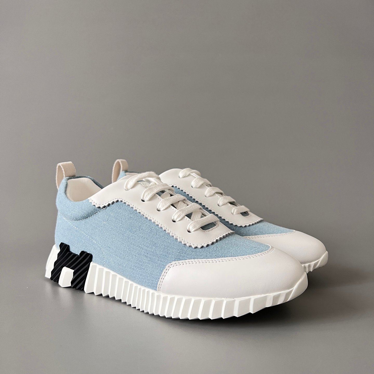 AuroraCustom Hermès Bouncing Series Leather & Technical Denim Leisure Trainers (Chambray Light Blue & Pristine White Edition) - Image 3