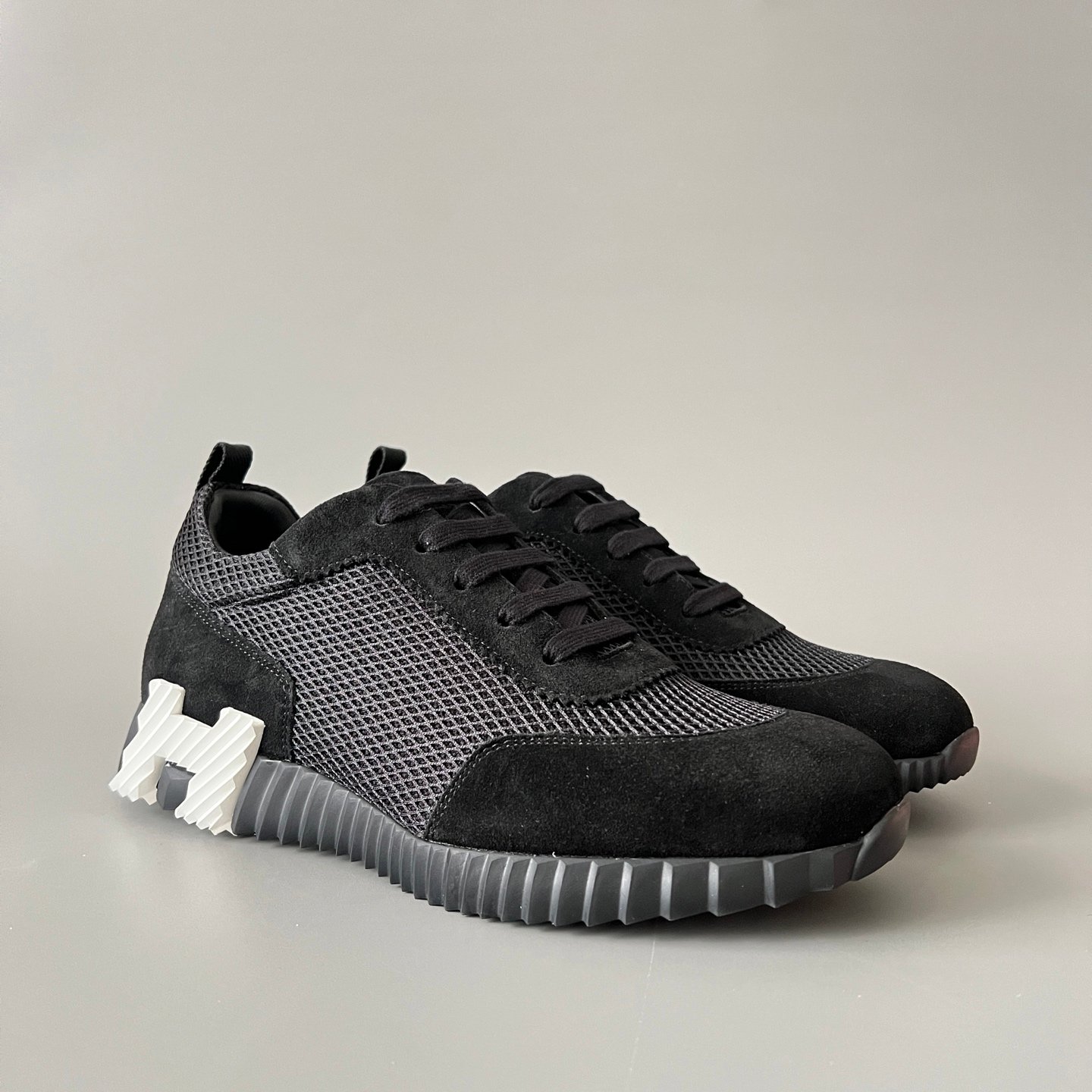 AuroraCustom Hermès Bouncing Series Suede & Technical Open-Mesh Trainers (Stealth Black Mesh & Pristine White Edition) - Image 3