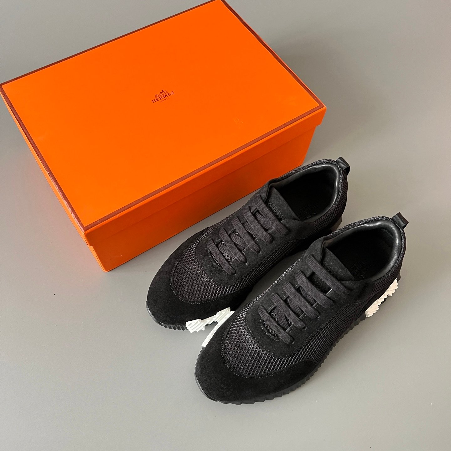 AuroraCustom Hermès Bouncing Series Suede & Technical Open-Mesh Trainers (Stealth Black Mesh & Pristine White Edition) - Image 9
