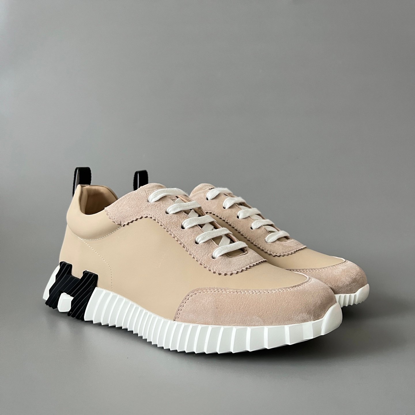 AuroraCustom Hermès Bouncing Series Leather & Suede Leisure Trainers (Desert Sand Beige & Stealth Black Edition) - Image 3