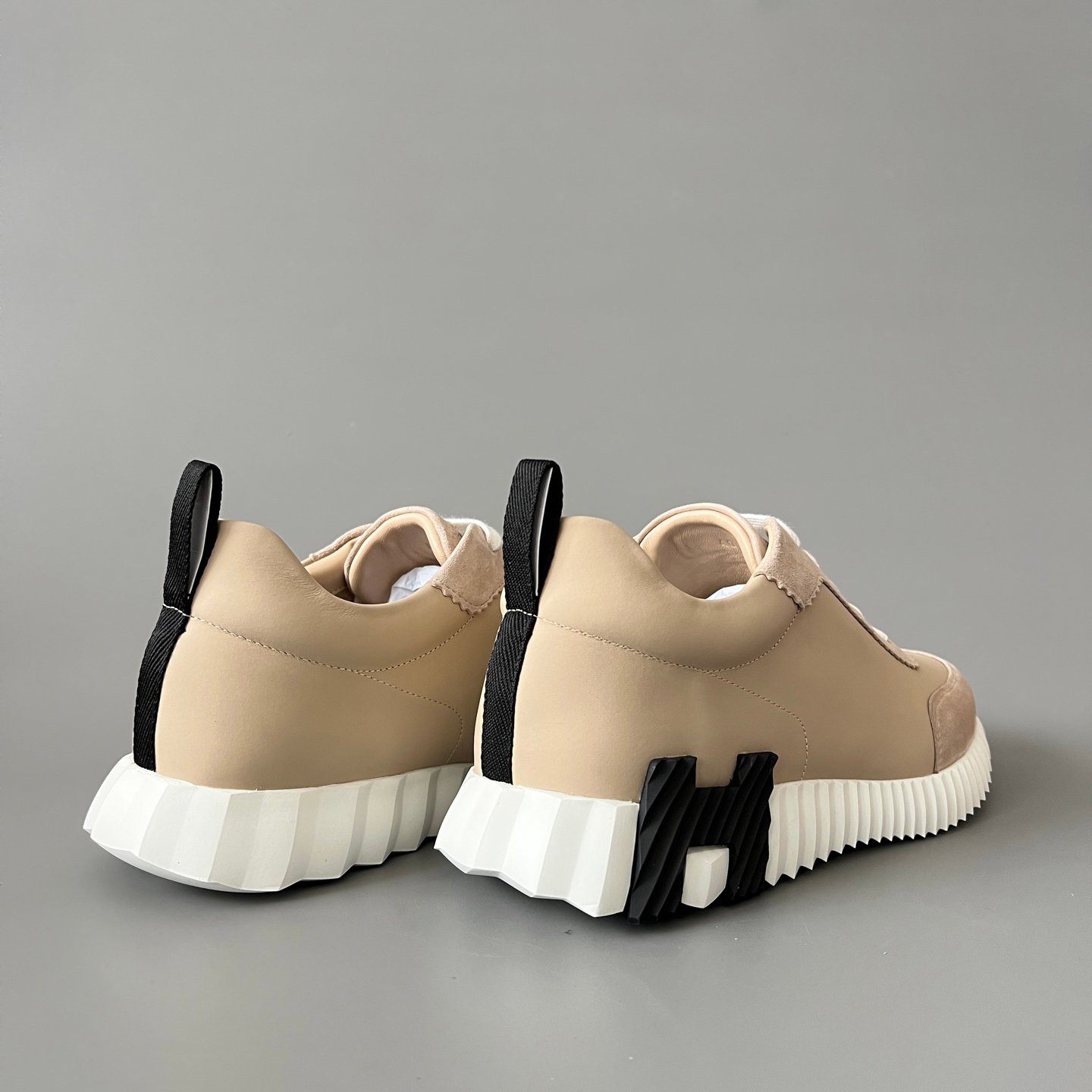 AuroraCustom Hermès Bouncing Series Leather & Suede Leisure Trainers (Desert Sand Beige & Stealth Black Edition) - Image 4