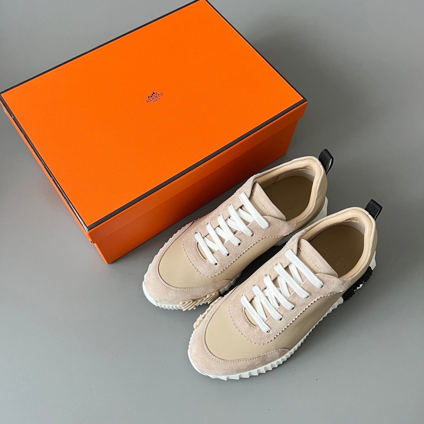 AuroraCustom Hermès Bouncing Series Leather & Suede Leisure Trainers (Desert Sand Beige & Stealth Black Edition) - Image 9