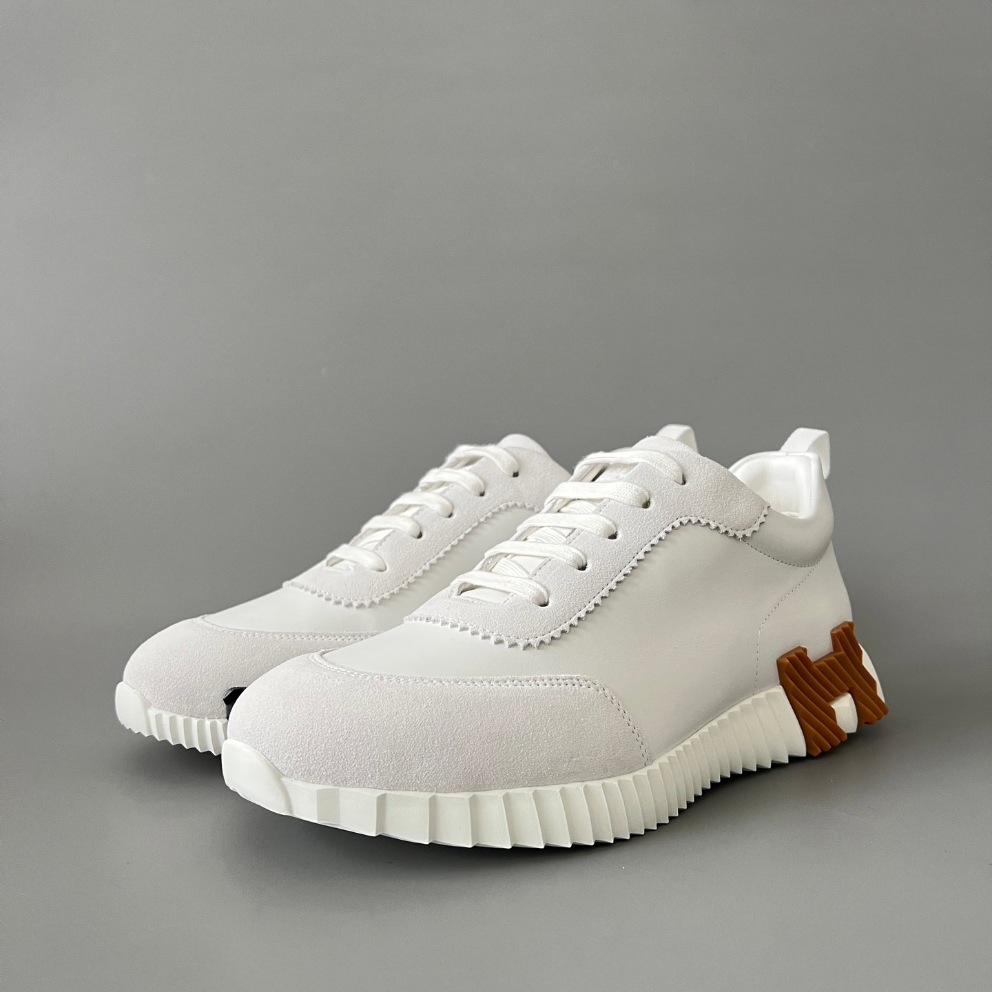 AuroraCustom Hermès Bouncing Series Leather & Suede Leisure Trainers (Pristine White & Caramel Brown Suede Edition)