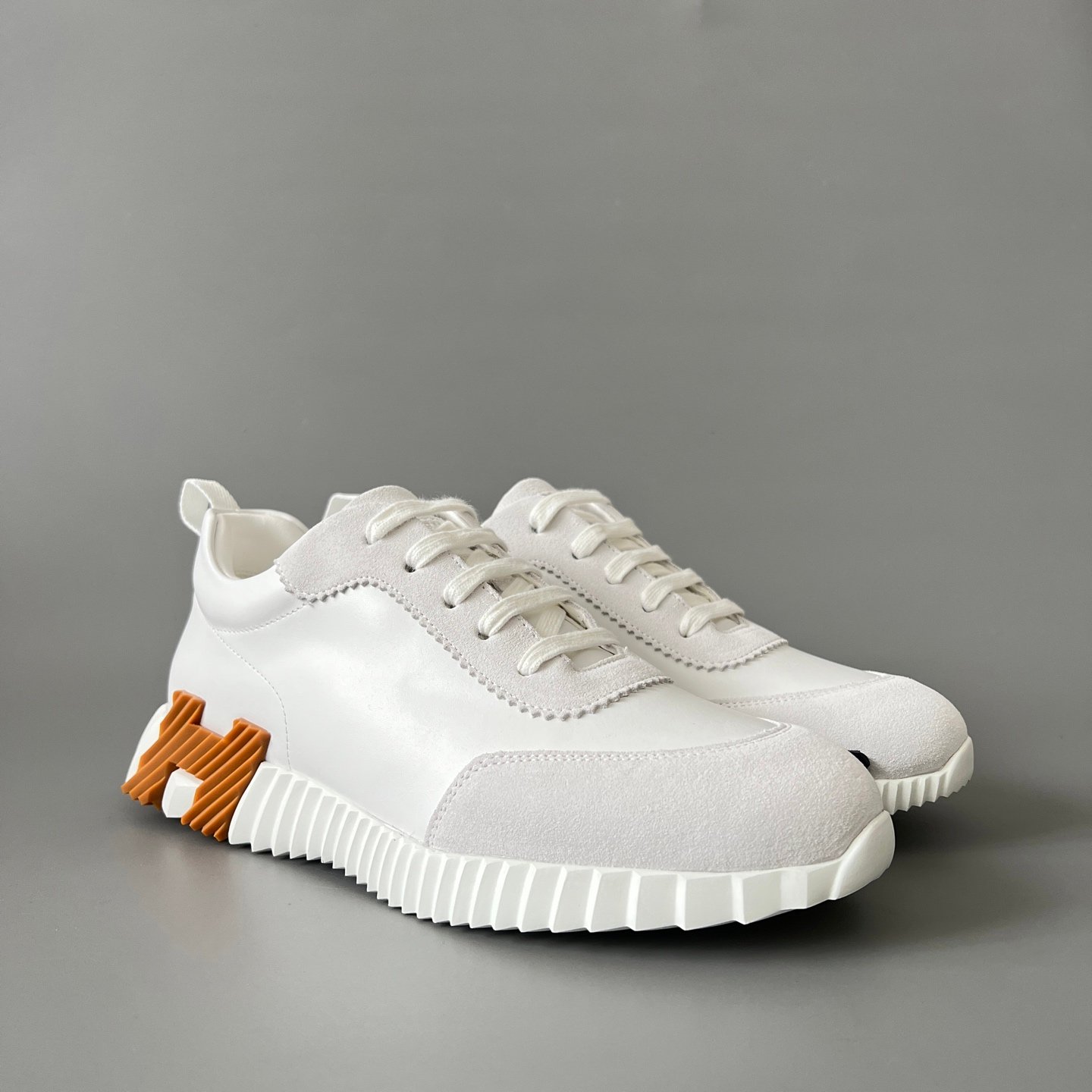 AuroraCustom Hermès Bouncing Series Leather & Suede Leisure Trainers (Pristine White & Caramel Brown Suede Edition) - Image 3