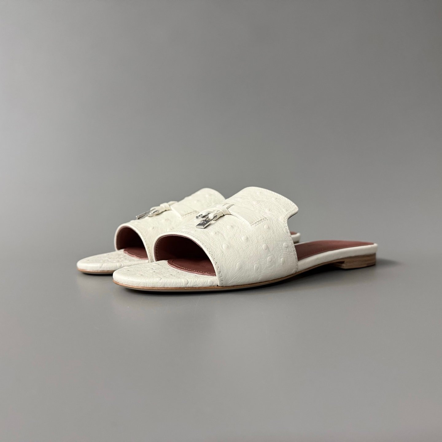 AuroraCustom Loro Piana Summer Charms Flat Slide Sandals (Premium Ostrich-Pattern Embossed Leather & Signature Silver Metal Charms Women's Off-White Edition)