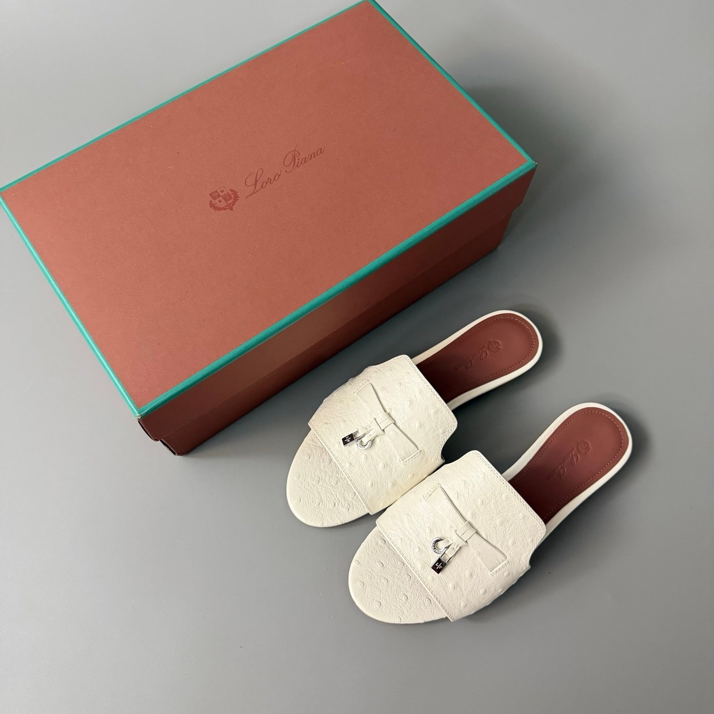 AuroraCustom Loro Piana Summer Charms Flat Slide Sandals (Premium Ostrich-Pattern Embossed Leather & Signature Silver Metal Charms Women's Off-White Edition) - Image 9