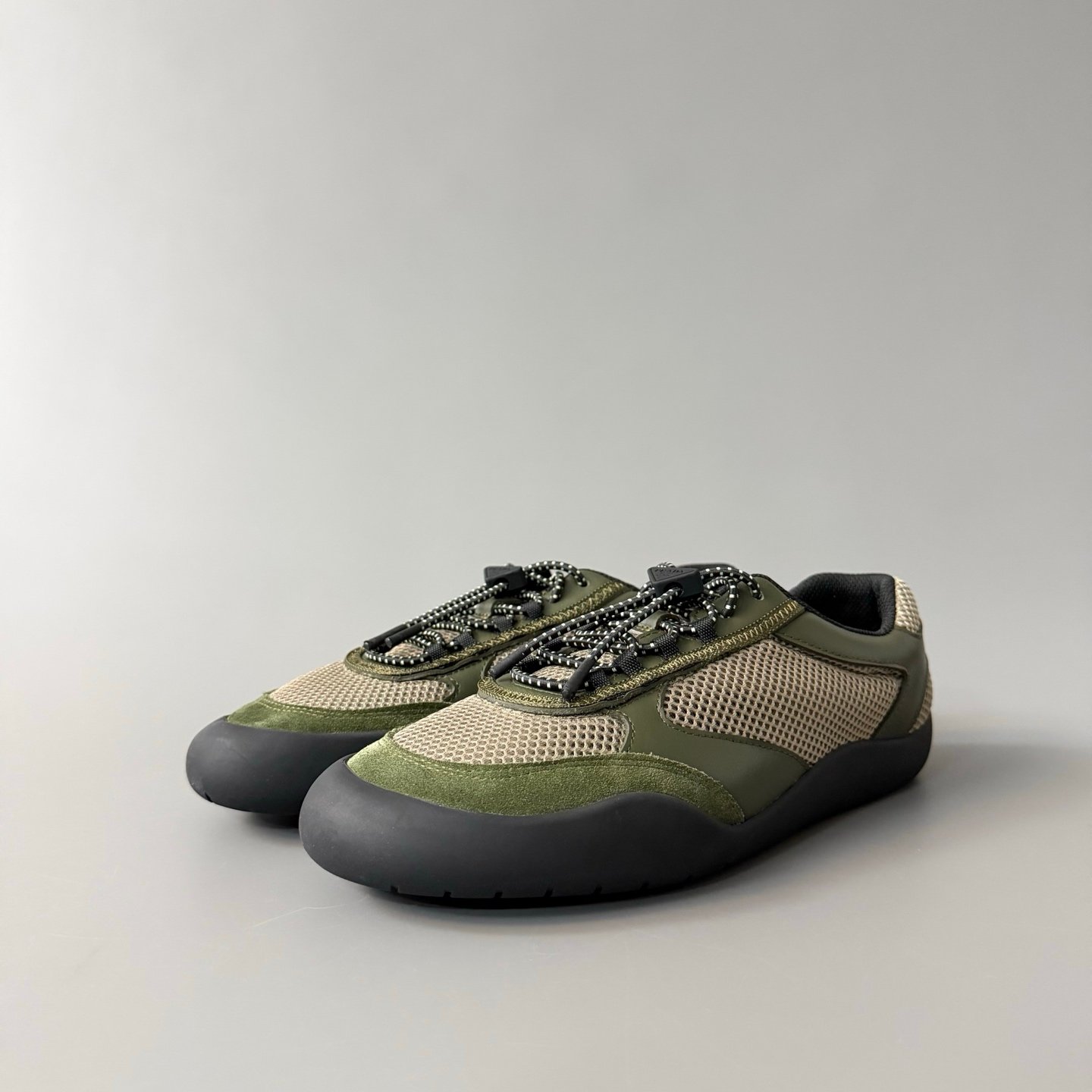 AuroraCustom Prada Speedrock Round-Toe Drawstring Low-Top Casual Sneakers (Premium Tailored Calfskin Leather, Suede Paneling & Private Mold 4cm Rubber Sole Men's Olive Green Edition)