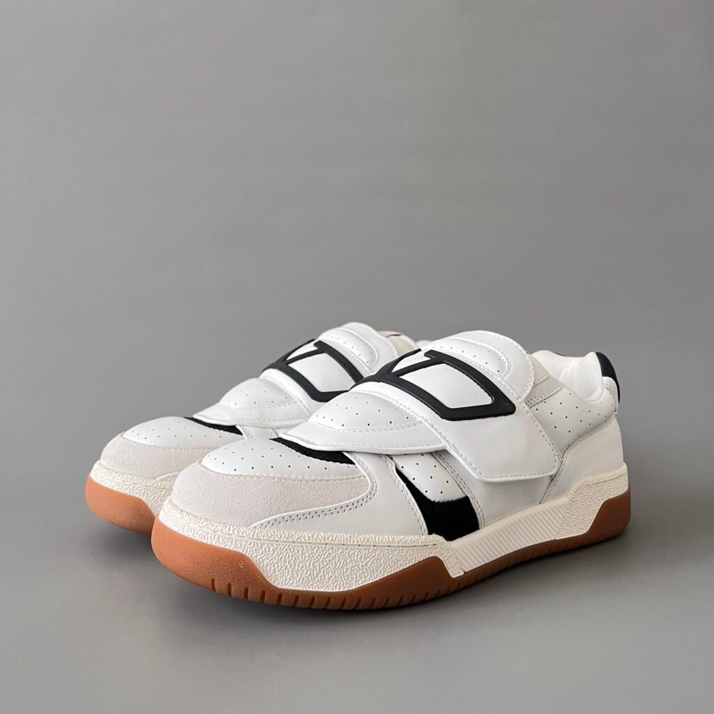 AuroraCustom Valentino GARAVANI Joie De Jouer Leather Round-Toe Hook-and-Loop Low-Top Sneakers (Premium Unisex White & Matte Black Mixed-Leather Foam Outsole Edition)