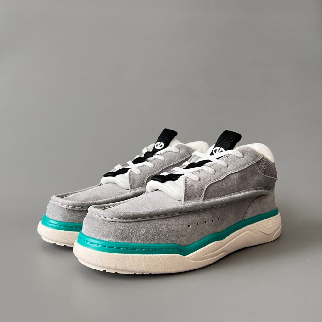 AuroraCustom Valentino GARAVANI Mid-Top Round-Toe Lace-Up Casual Shoes (Premium Men's Grey Suede & Technical Mesh Mixed-Material Platform Edition)